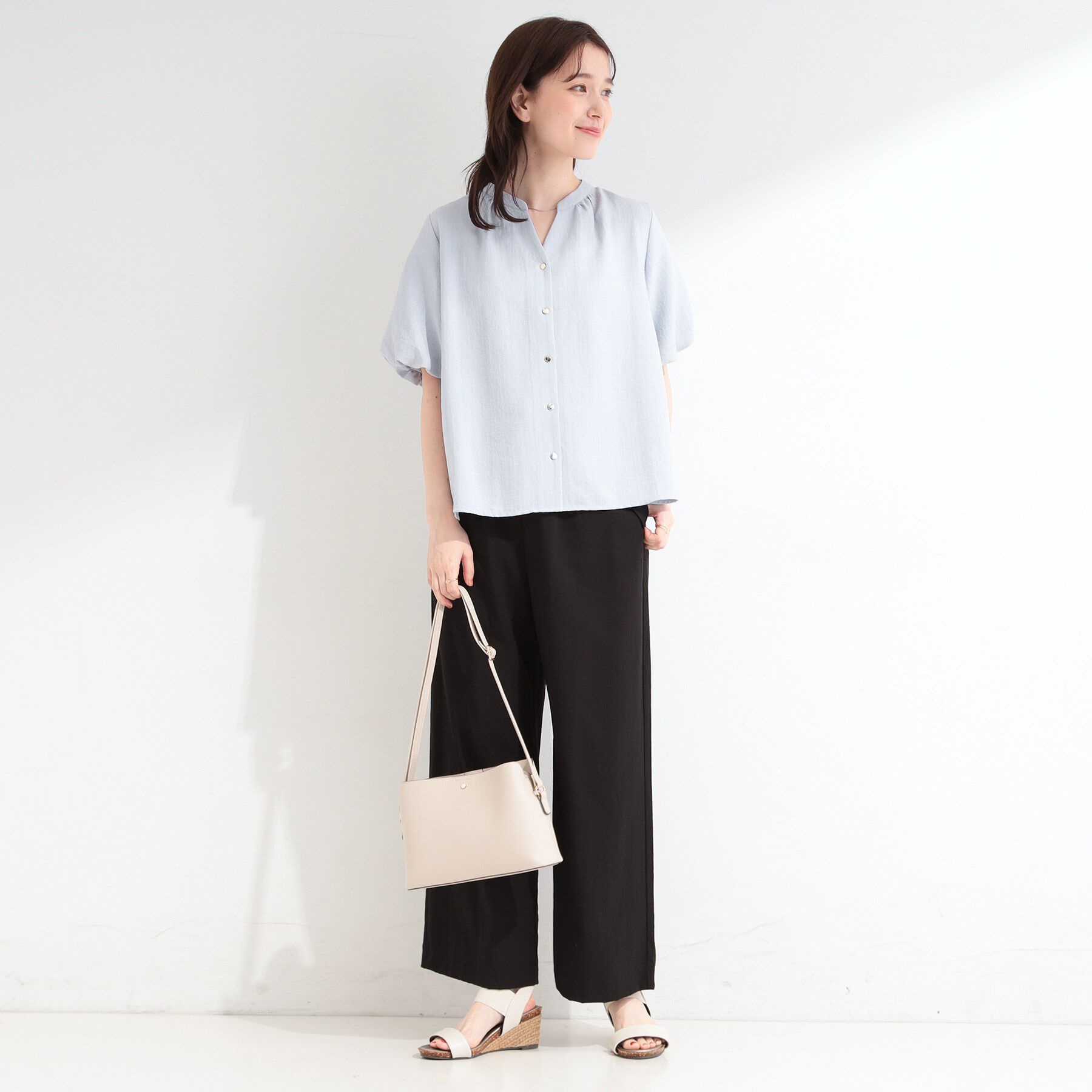 SHOO･LA･RUE「【洗濯機可】バルーンスリーブで二の腕カバー キーネック5分袖ブラウス」|シャツ・ブラウス|