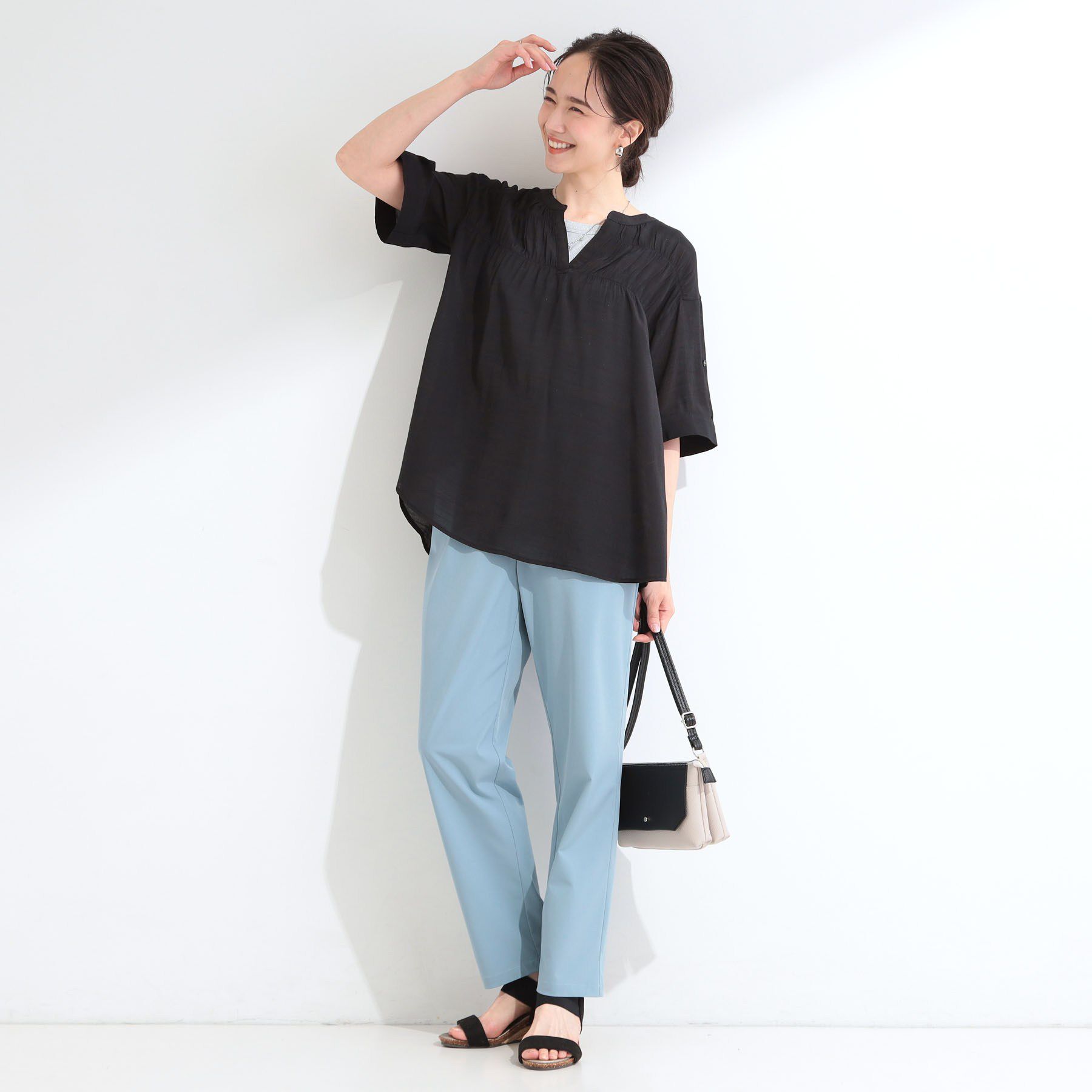 SHOO･LA･RUE「【ひんやり/UV】お袖の長さが調整出来る シャーリングスキッパーブラウス」|シャツ・ブラウス|