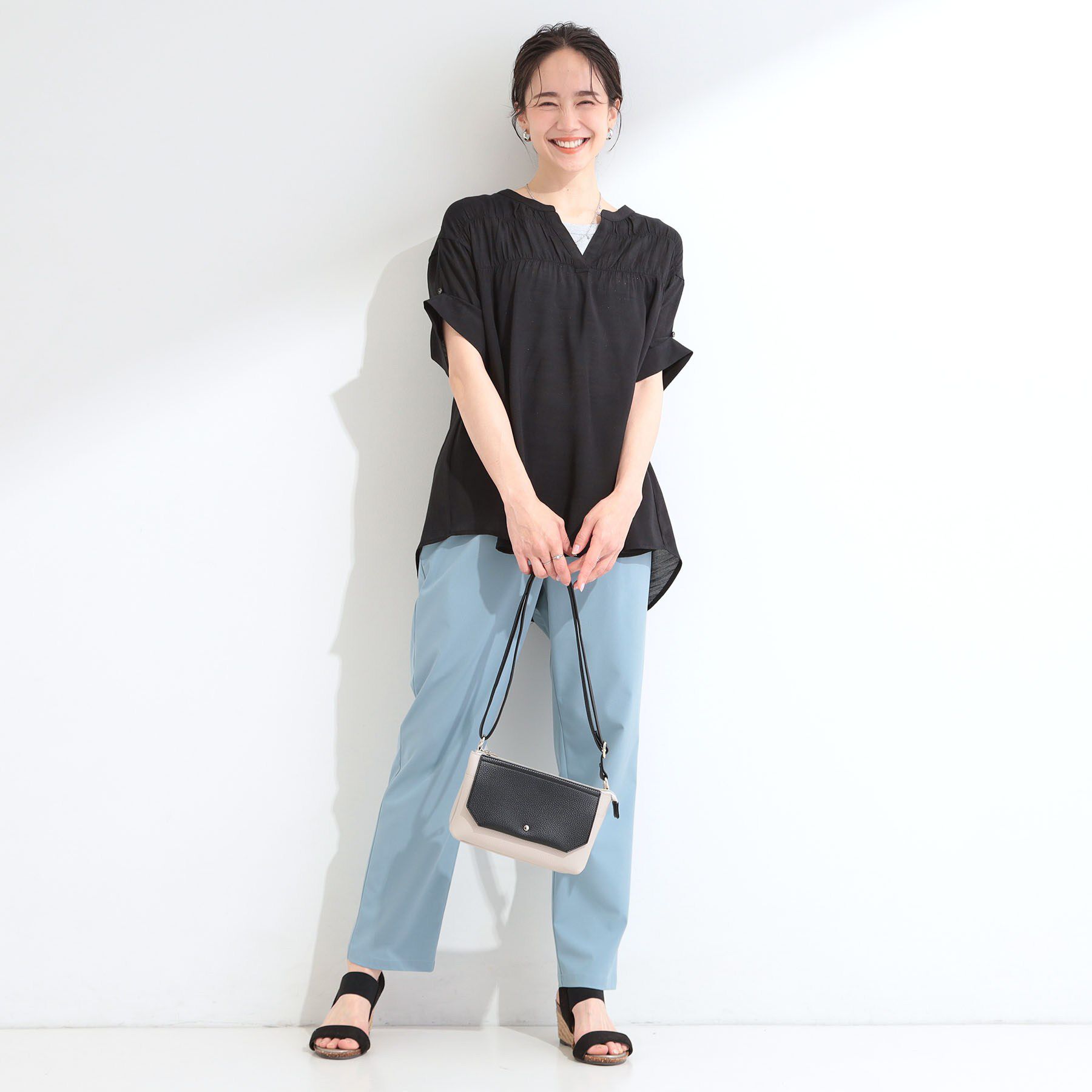 SHOO･LA･RUE「【ひんやり/UV】お袖の長さが調整出来る シャーリングスキッパーブラウス」|シャツ・ブラウス|