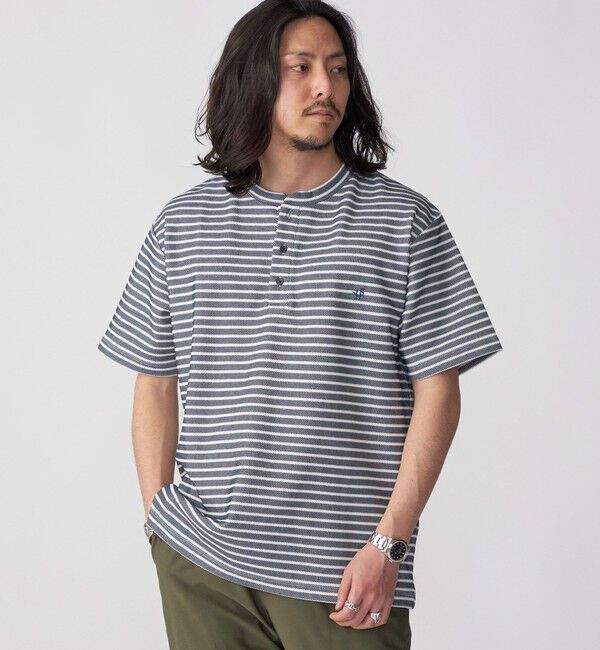 SHIPS「【WEB限定】SHIPS:〈手洗い可能/抗菌/防臭〉ワンポイント ロゴ バーズアイ ヘンリーネック Tシャツ」|Tシャツ・カットソー|