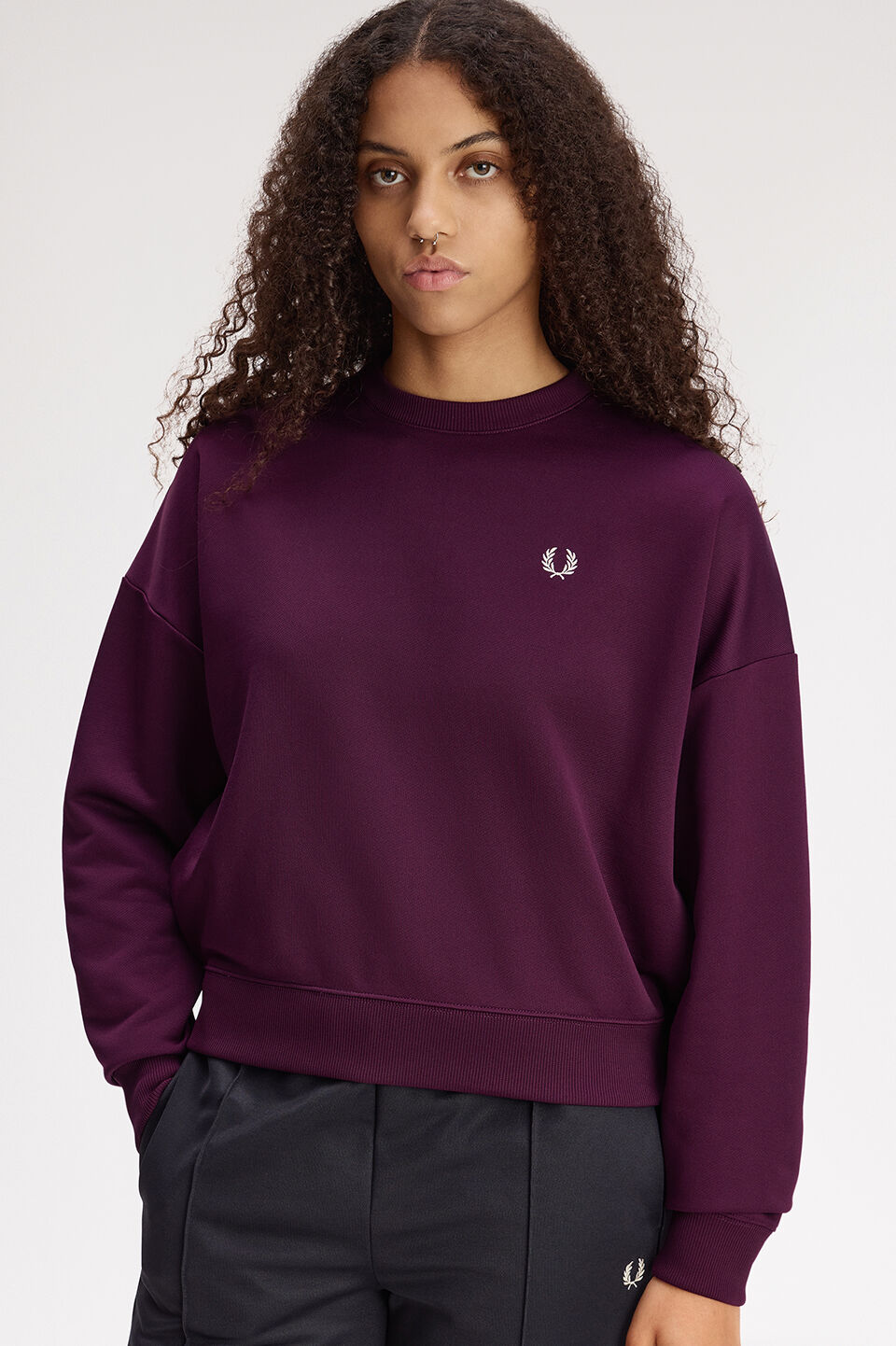 FRED PERRY 「FRED PERRY／Laurel Wreath Badge Sweatshirt／ローレルリースバッジスウェット」|スウェット・ジャージ|