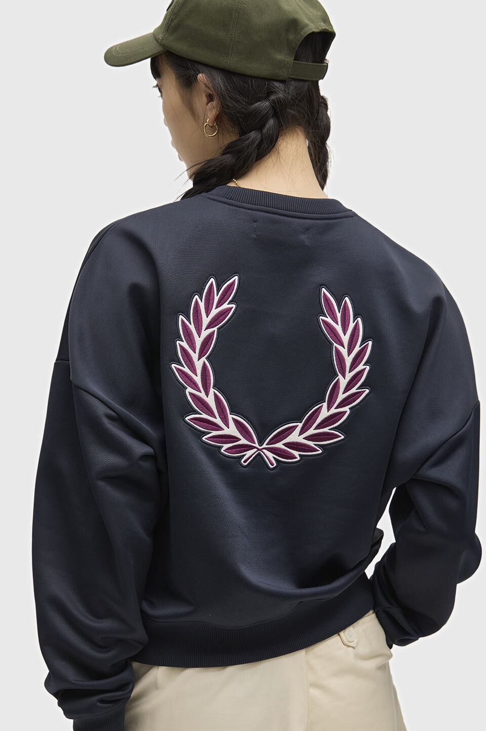 FRED PERRY 「FRED PERRY／Laurel Wreath Badge Sweatshirt／ローレルリースバッジスウェット」|スウェット・ジャージ|
