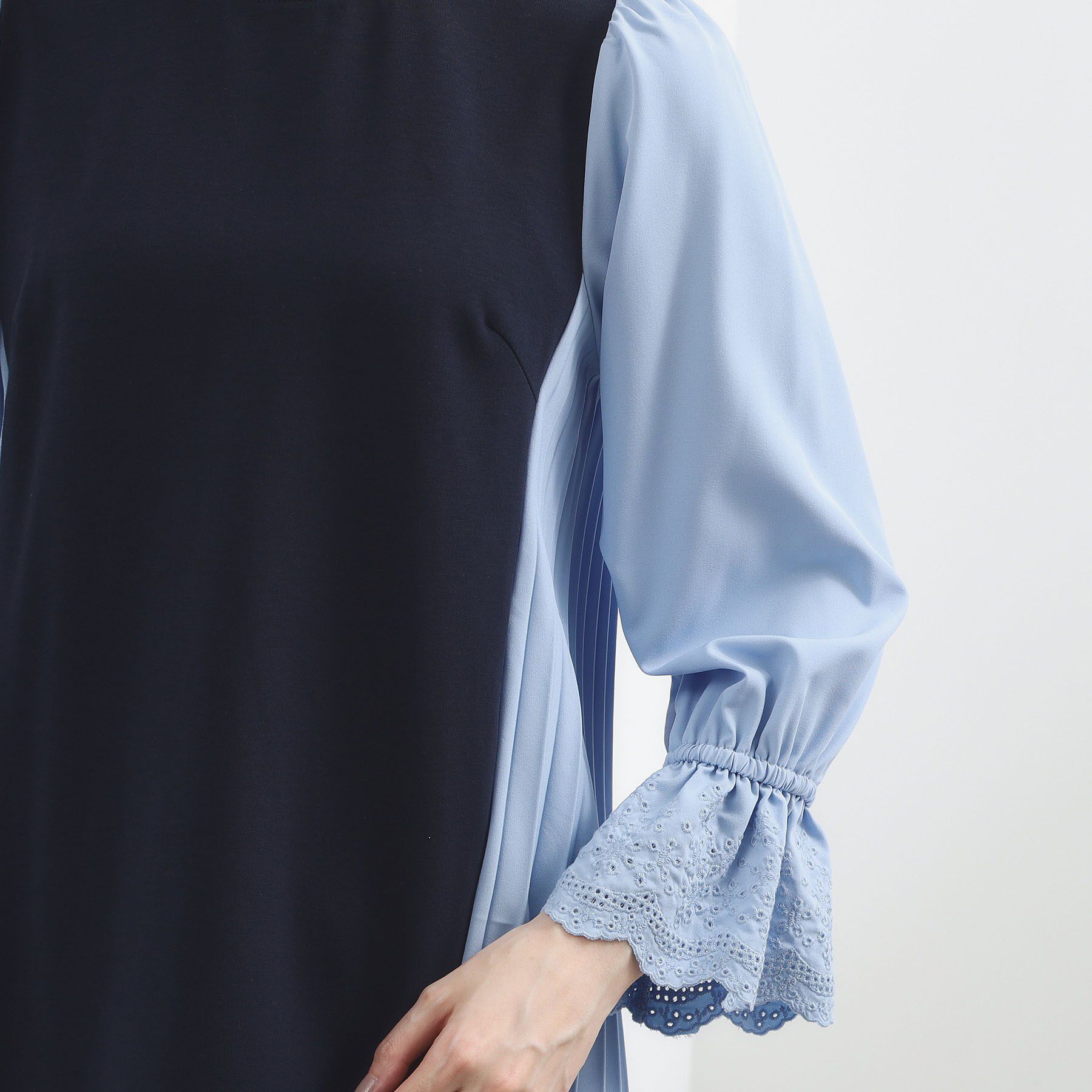 grove「【洗える・体型カバー】袖口レース・バックプリーツトップス」|Tシャツ・カットソー|
