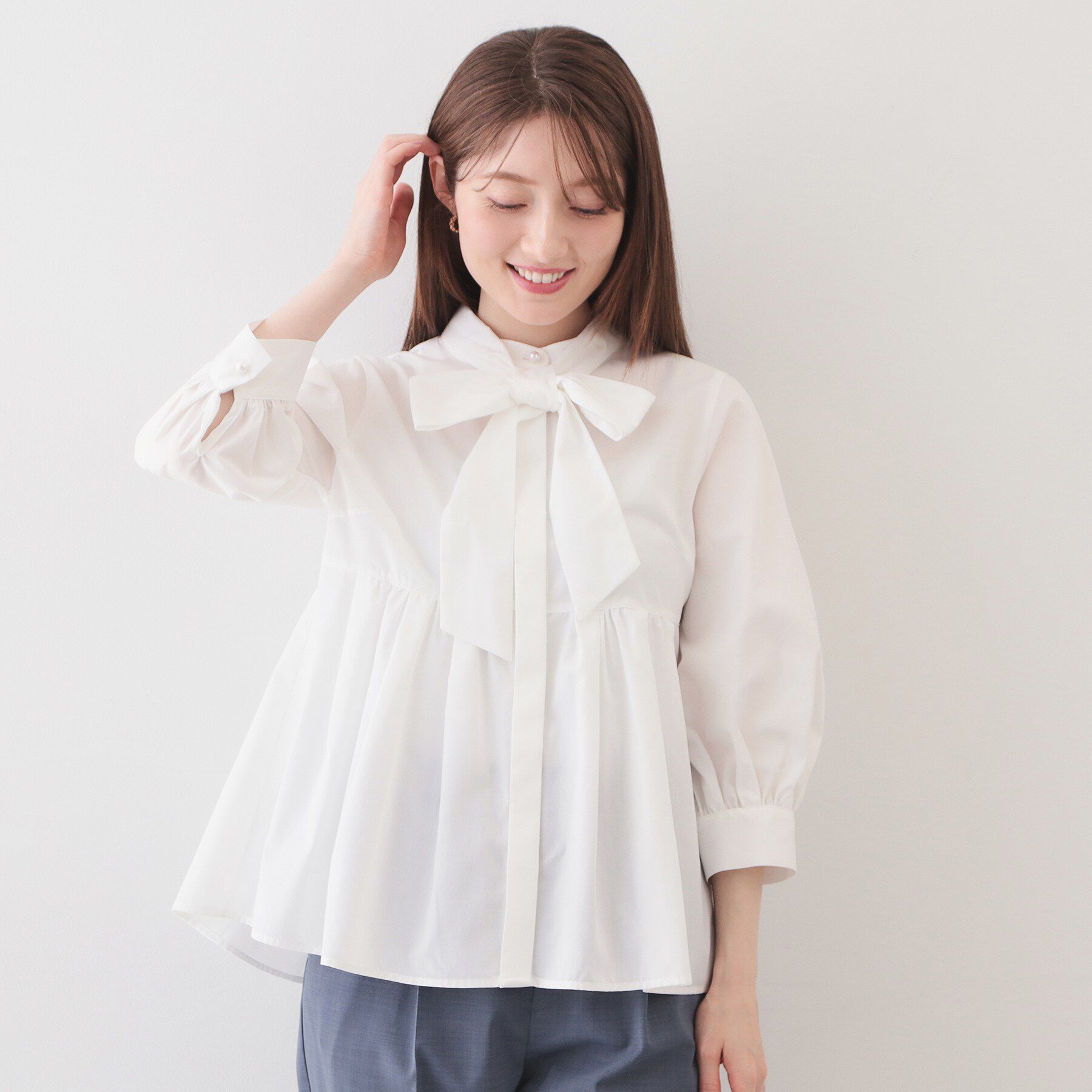 index「ペプラムブラウス／ボウタイ取り外し可【洗濯機OK／イージーアイロン／防シワ】《XS～LL／8col》」|シャツ・ブラウス|オフホワイト(003