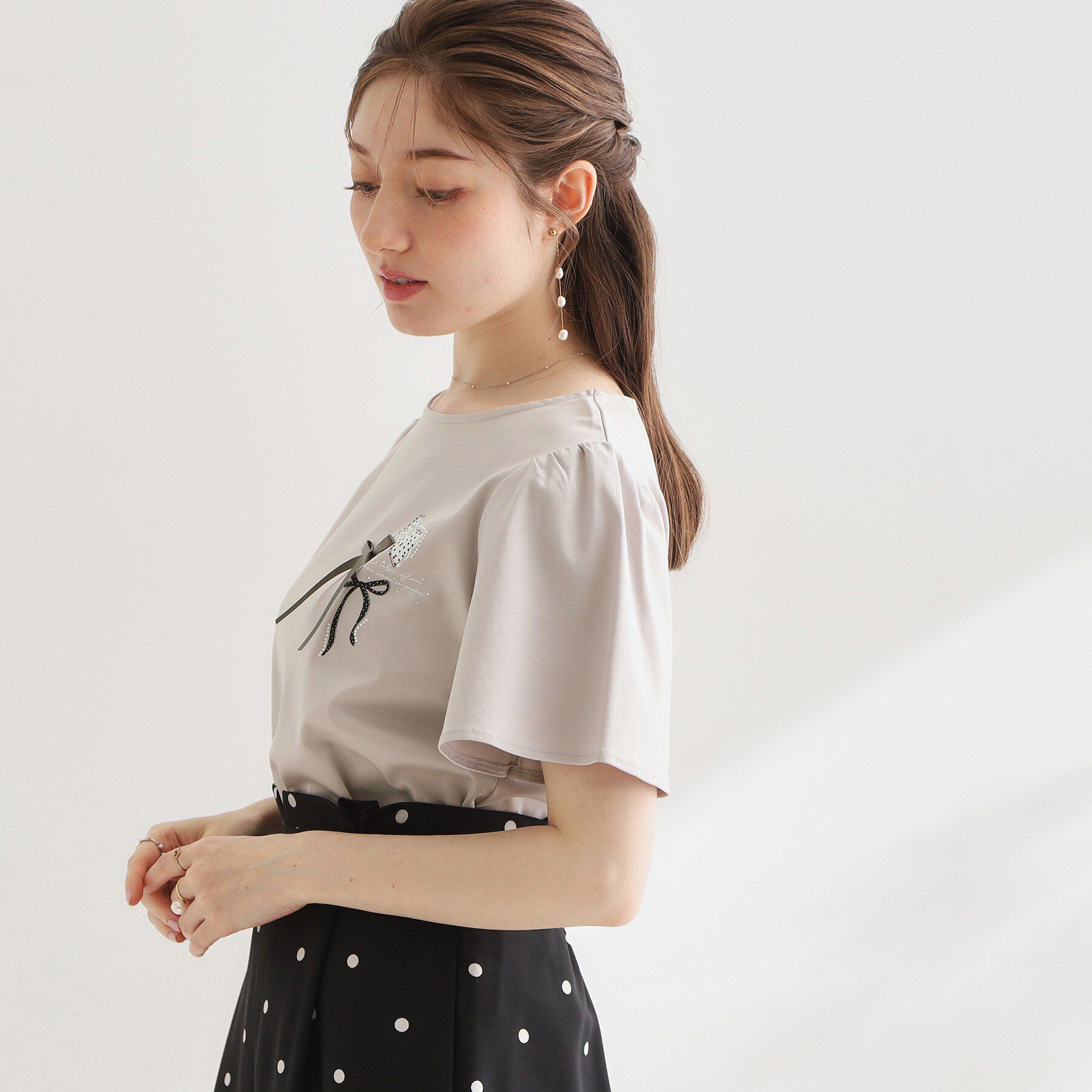 Couture broach「【接触冷感・UVカット・洗える】リボンプリントTシャツ」|Tシャツ・カットソー|