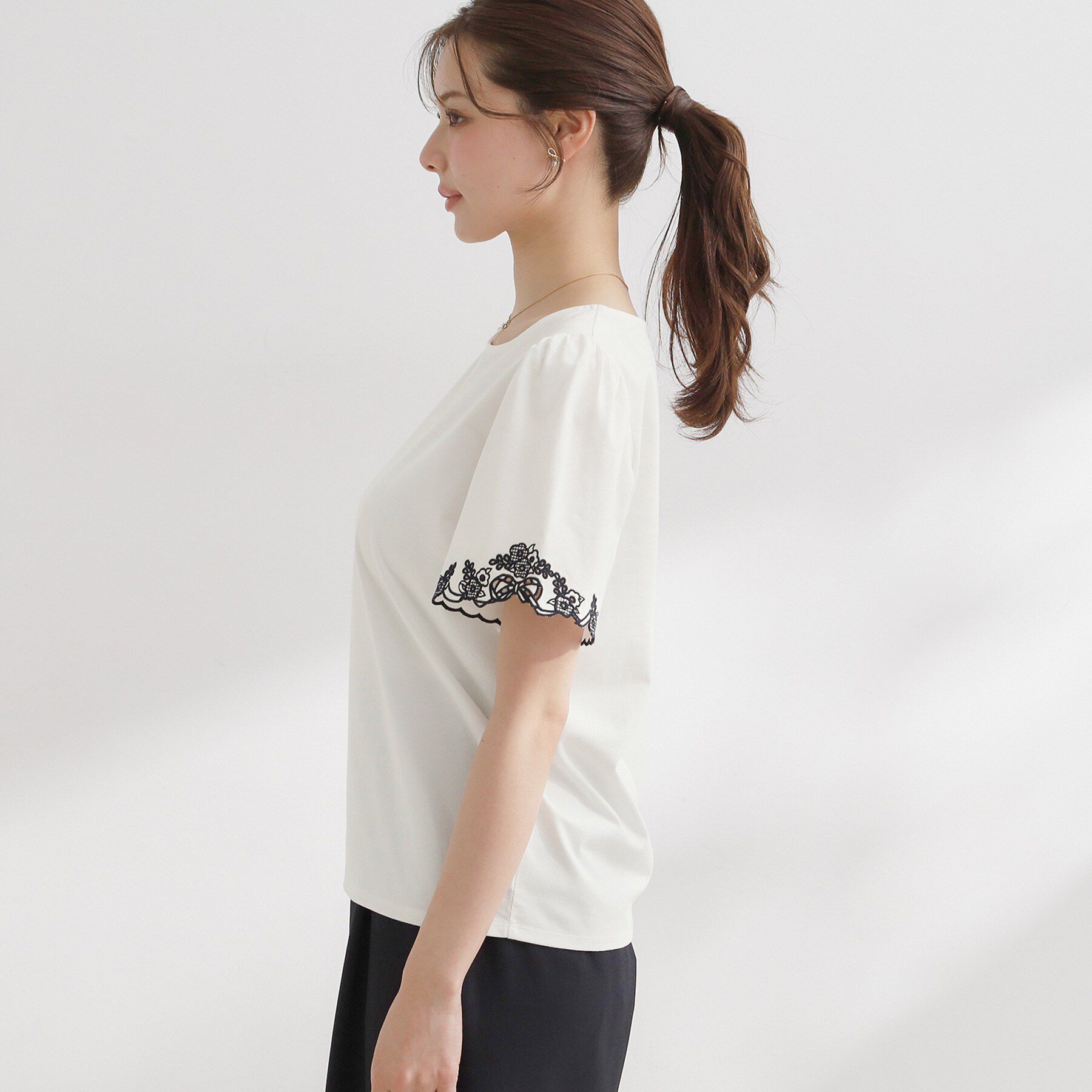 Couture broach「【接触冷感・UVカット・洗える】袖刺繍カットソー」|Tシャツ・カットソー|