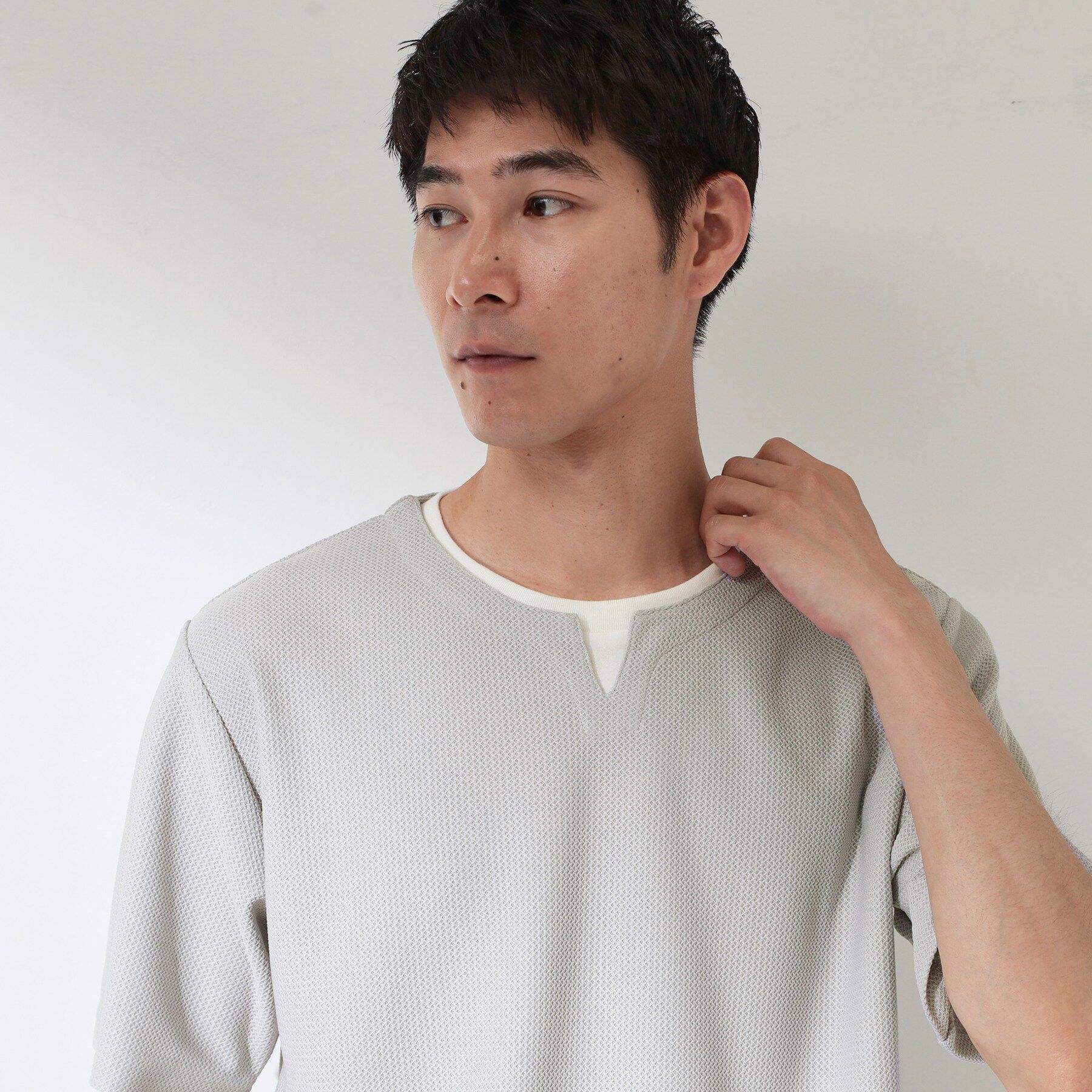 THE SHOP TK「【一枚でコーディネートが完成！】レイヤード風 キーネック 半袖Tシャツ 洗濯機OK」|Tシャツ・カットソー|