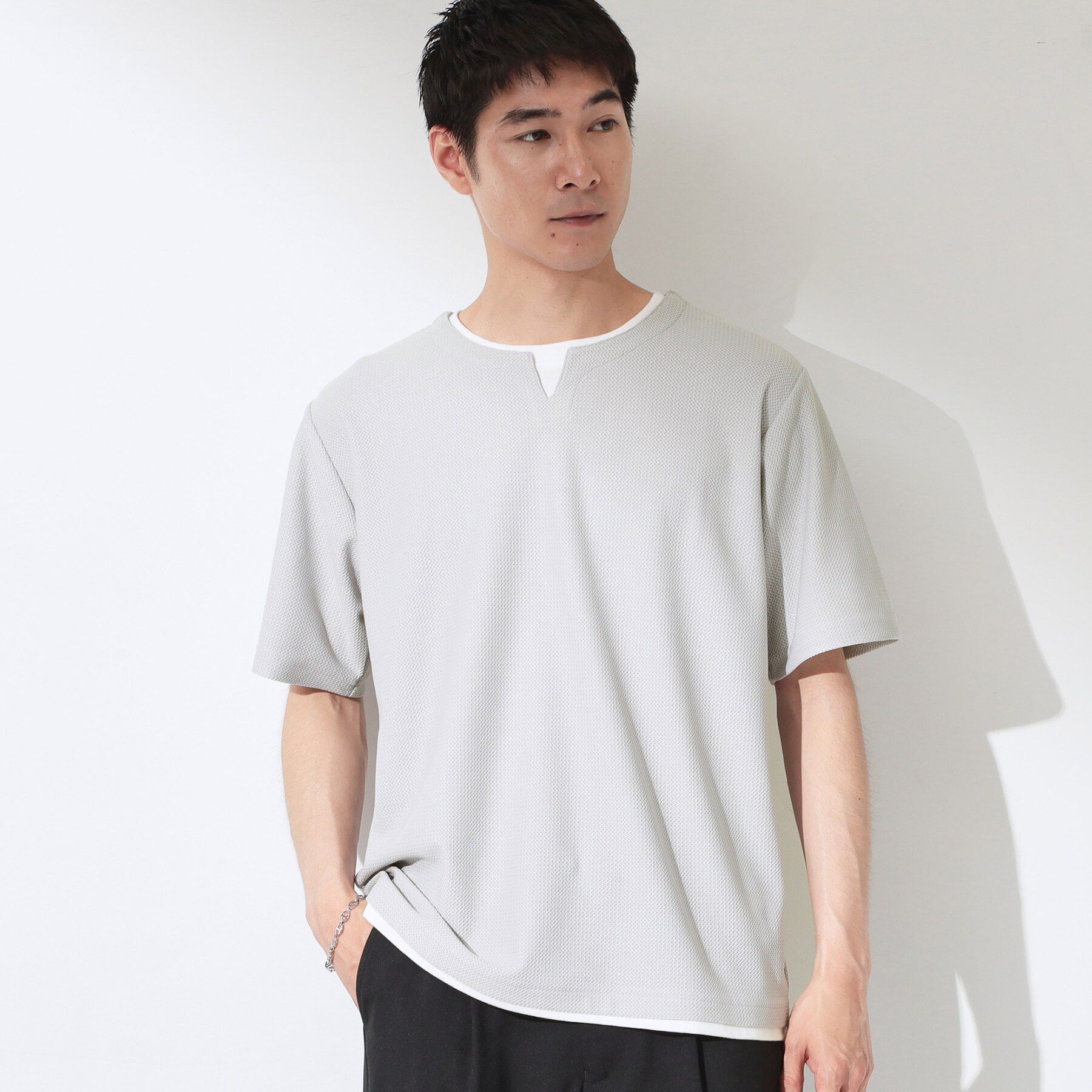 THE SHOP TK「【一枚でコーディネートが完成！】レイヤード風 キーネック 半袖Tシャツ 洗濯機OK」|Tシャツ・カットソー|ライトグレー(011