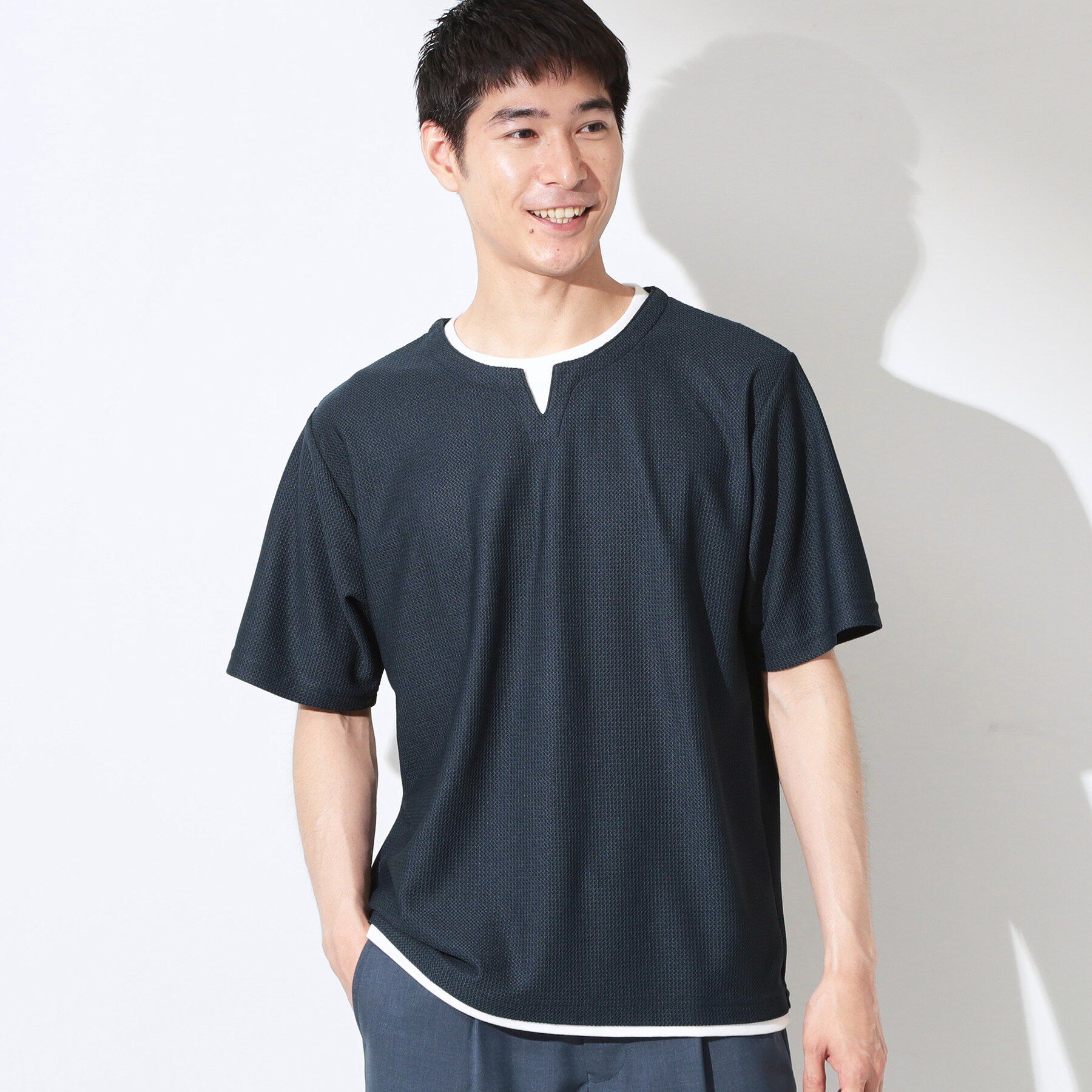 THE SHOP TK「【一枚でコーディネートが完成！】レイヤード風 キーネック 半袖Tシャツ 洗濯機OK」|Tシャツ・カットソー|ネイビー(094)
