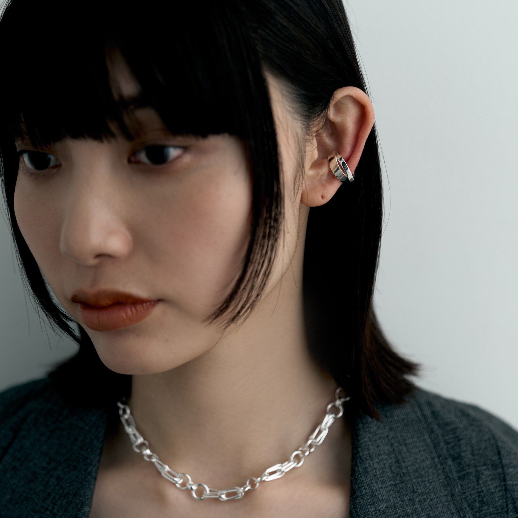 COCOSHNIK ONKITSCH「シルバー フラットオーバルクロスイヤカフ」|イヤーカフ|