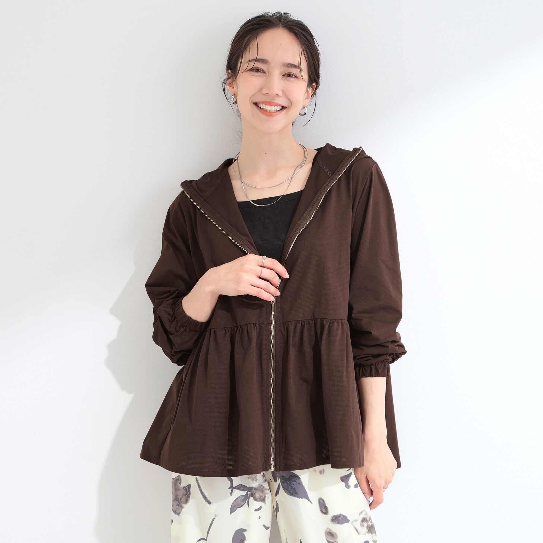SHOO･LA･RUE「【ひんやり/S-LL/体型カバー】日焼け対策にも女性らしさを UVカットペプラムパーカ」|ブルゾン・スタジャン|