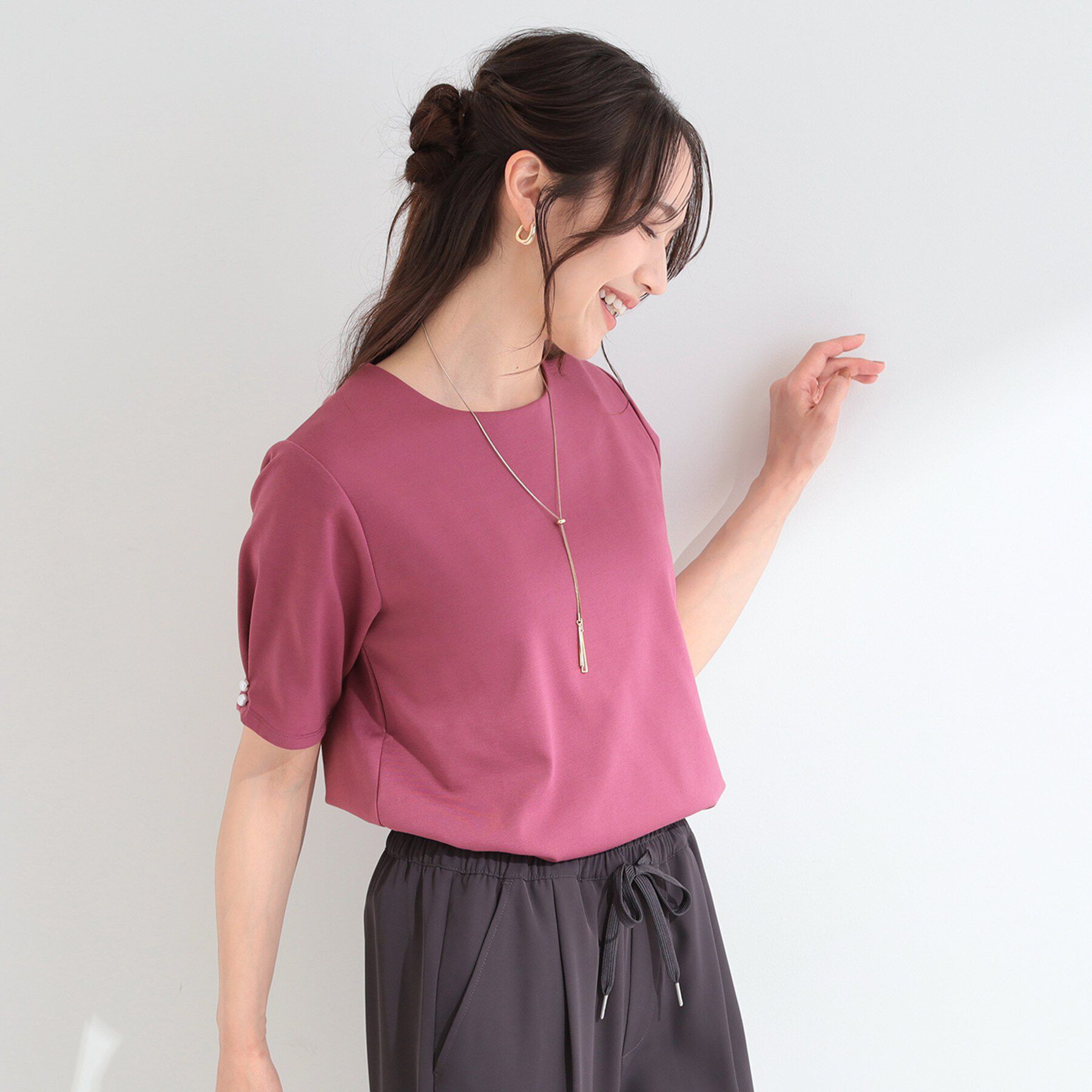 SHOO･LA･RUE「【2点セット/洗濯機可/S-LL】ネックレス付き お袖パールブラウス」|Tシャツ・カットソー|