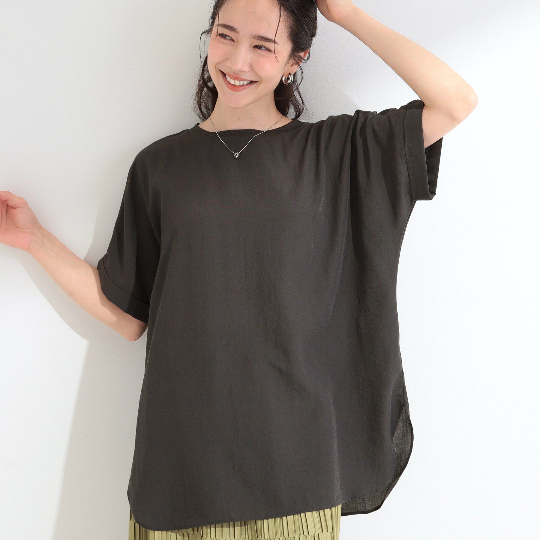 SHOO･LA･RUE「【着丈選べる/ひんやり/体型カバー】洗濯後しわになりにくい さらっと快適ドルマントップス」|シャツ・ブラウス|チャコールグレー ロ