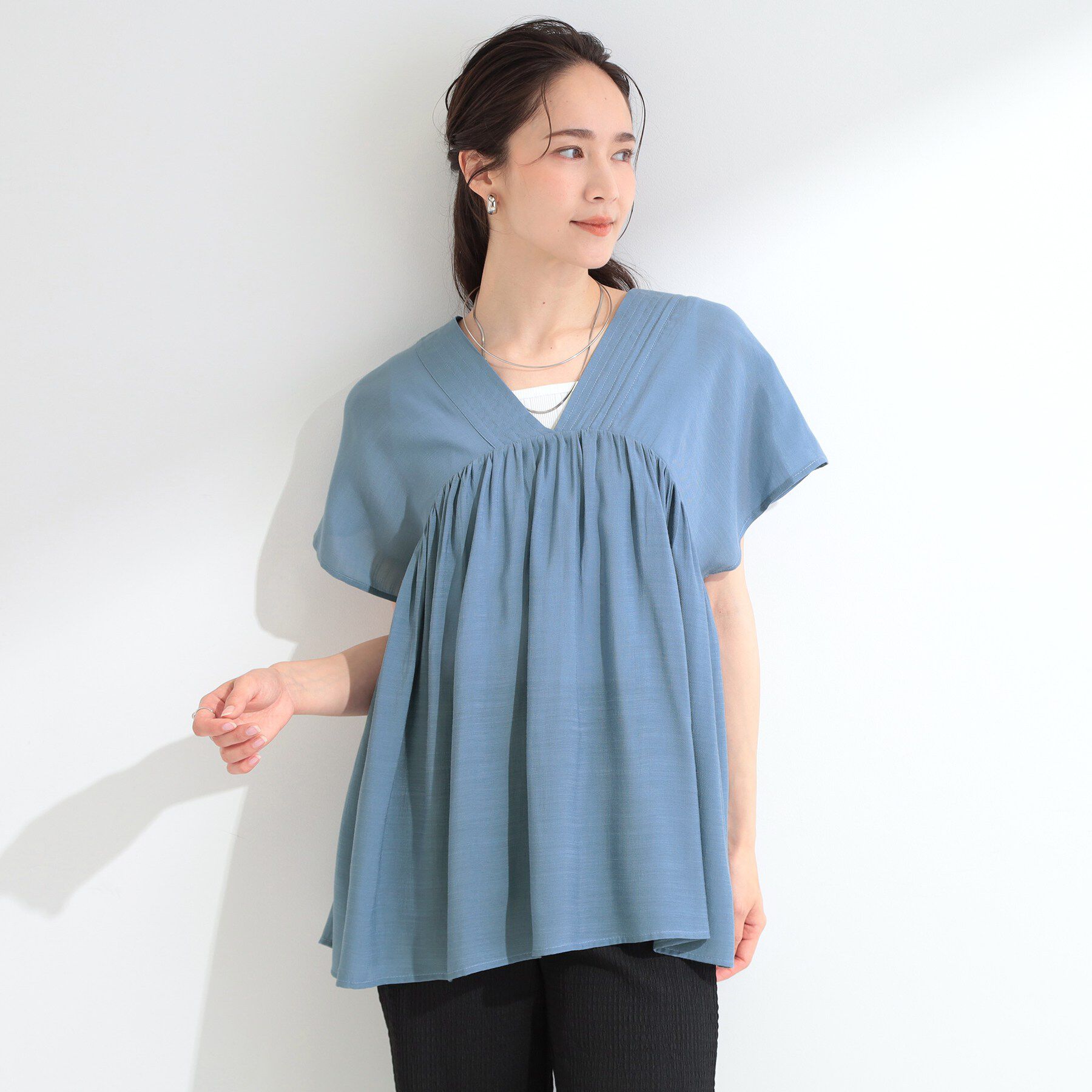 SHOO･LA･RUE「【ひんやり/UV/体型カバー】インせず着られる Vネックギャザーブラウス」|シャツ・ブラウス|