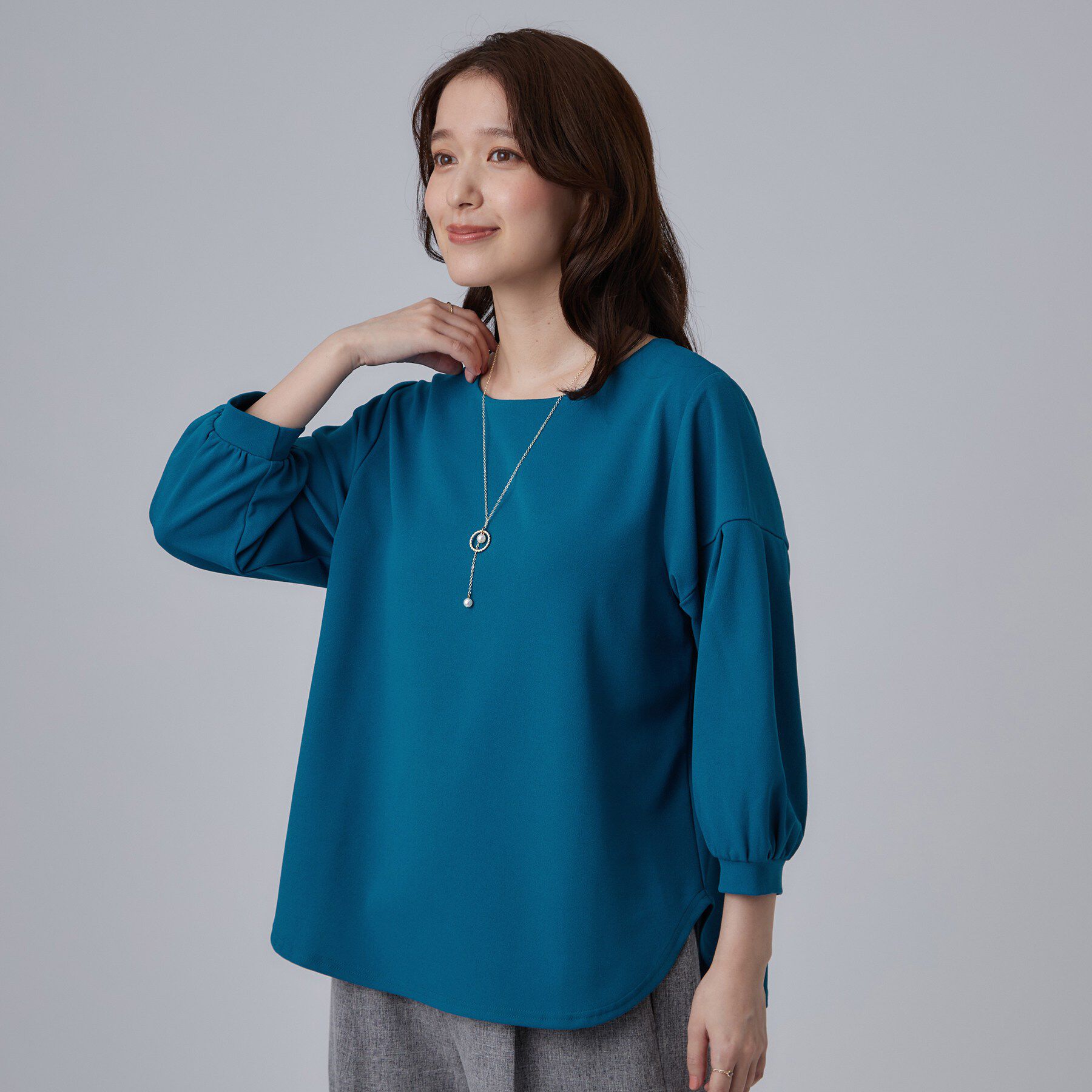 SHOO･LA･RUE「【着丈選べる/2点セット】大人のきれい見え ネックレス付き お袖タック8分袖トップス」|Tシャツ・カットソー|