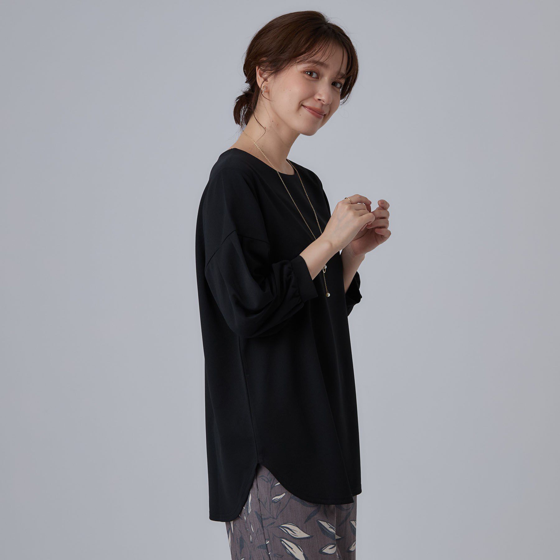 SHOO･LA･RUE「【着丈選べる/2点セット】大人のきれい見え ネックレス付き お袖タック8分袖トップス」|Tシャツ・カットソー|