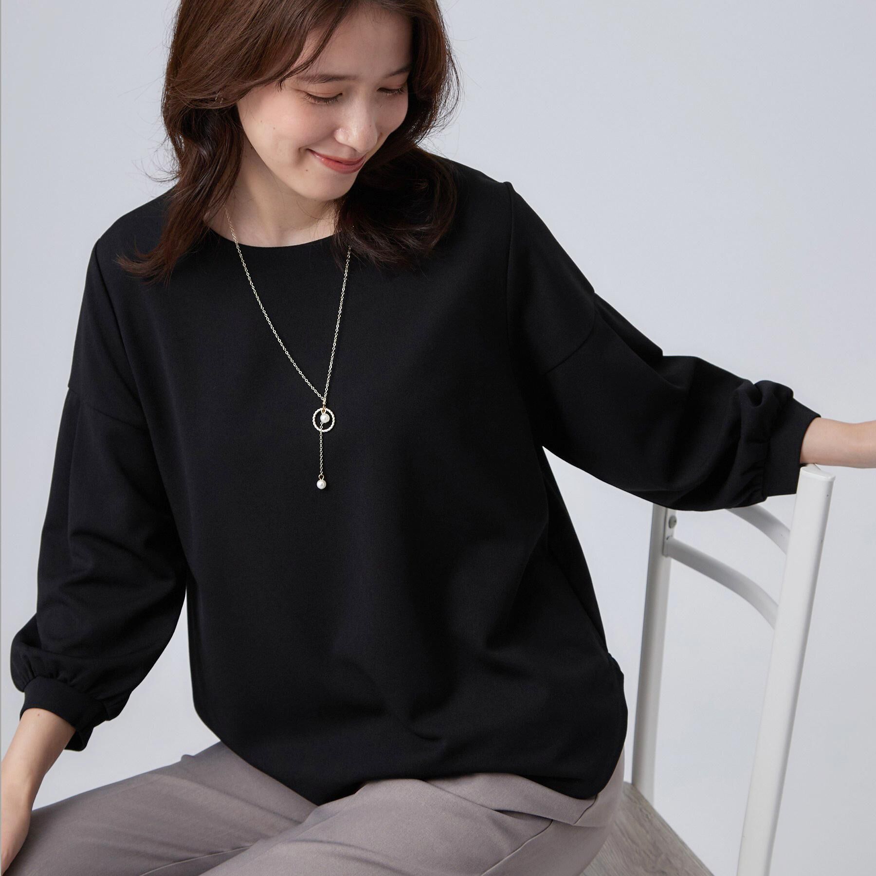SHOO･LA･RUE「【着丈選べる/2点セット】大人のきれい見え ネックレス付き お袖タック8分袖トップス」|Tシャツ・カットソー|ブラック(019)