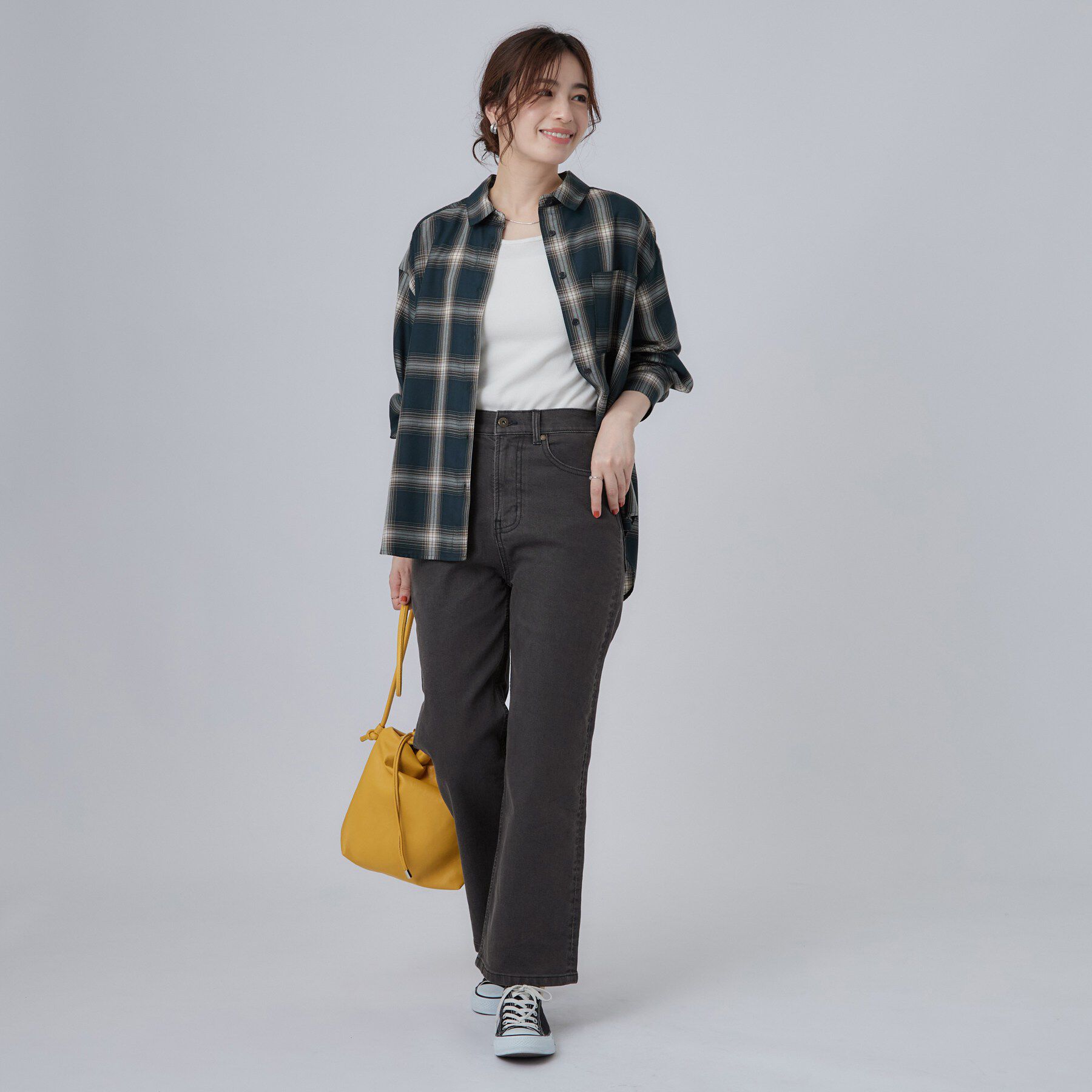SHOO･LA･RUE「【S-LL/ストレッチ/色落ちしにくいネイビー】脚がまっすぐきれいに見える ワイドストレートデニムパ」|デニム|