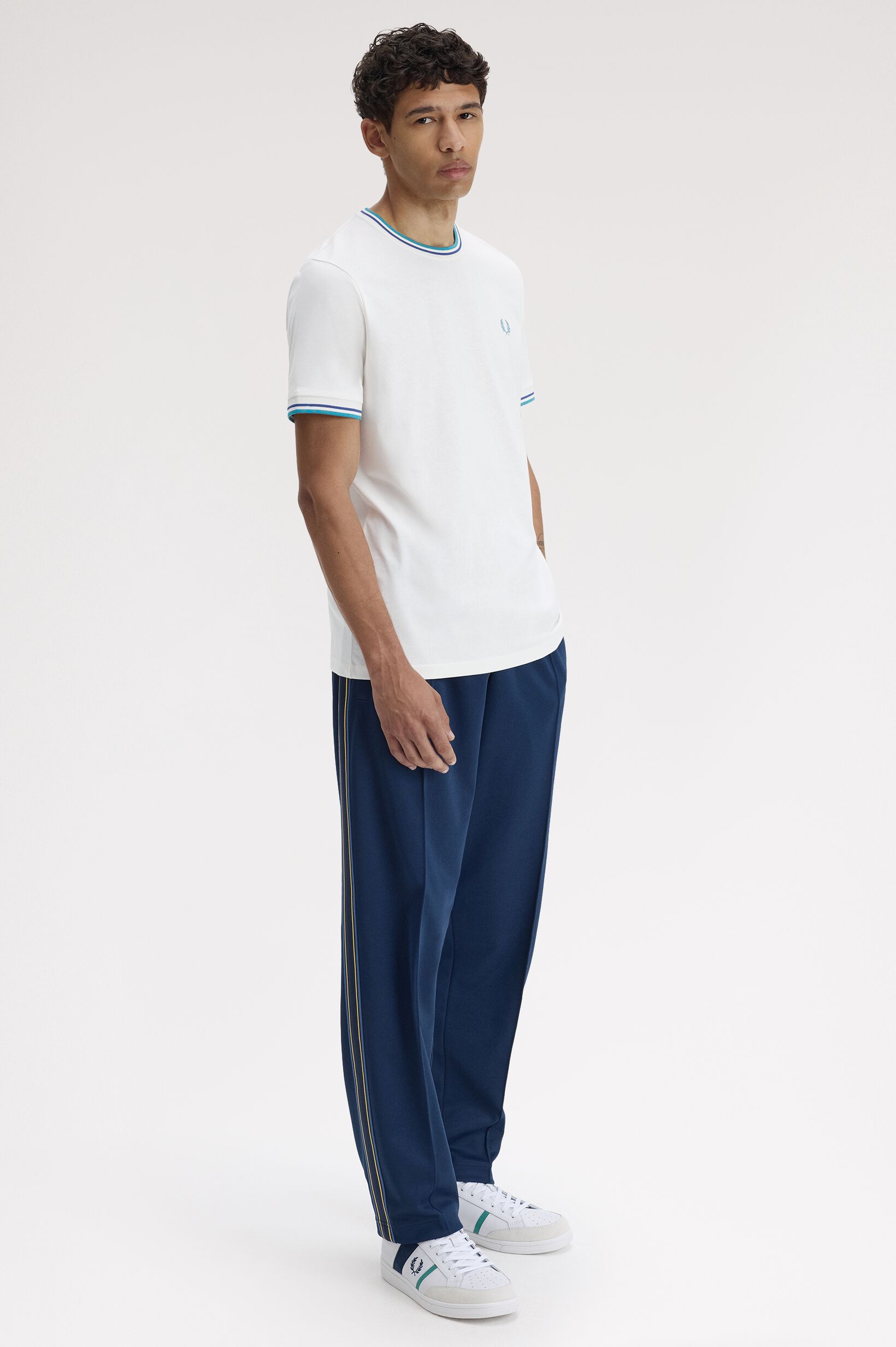 FRED PERRY 「Twin Tipped T-Shirt／ティップラインTシャツ M1588V」|Tシャツ・カットソー|