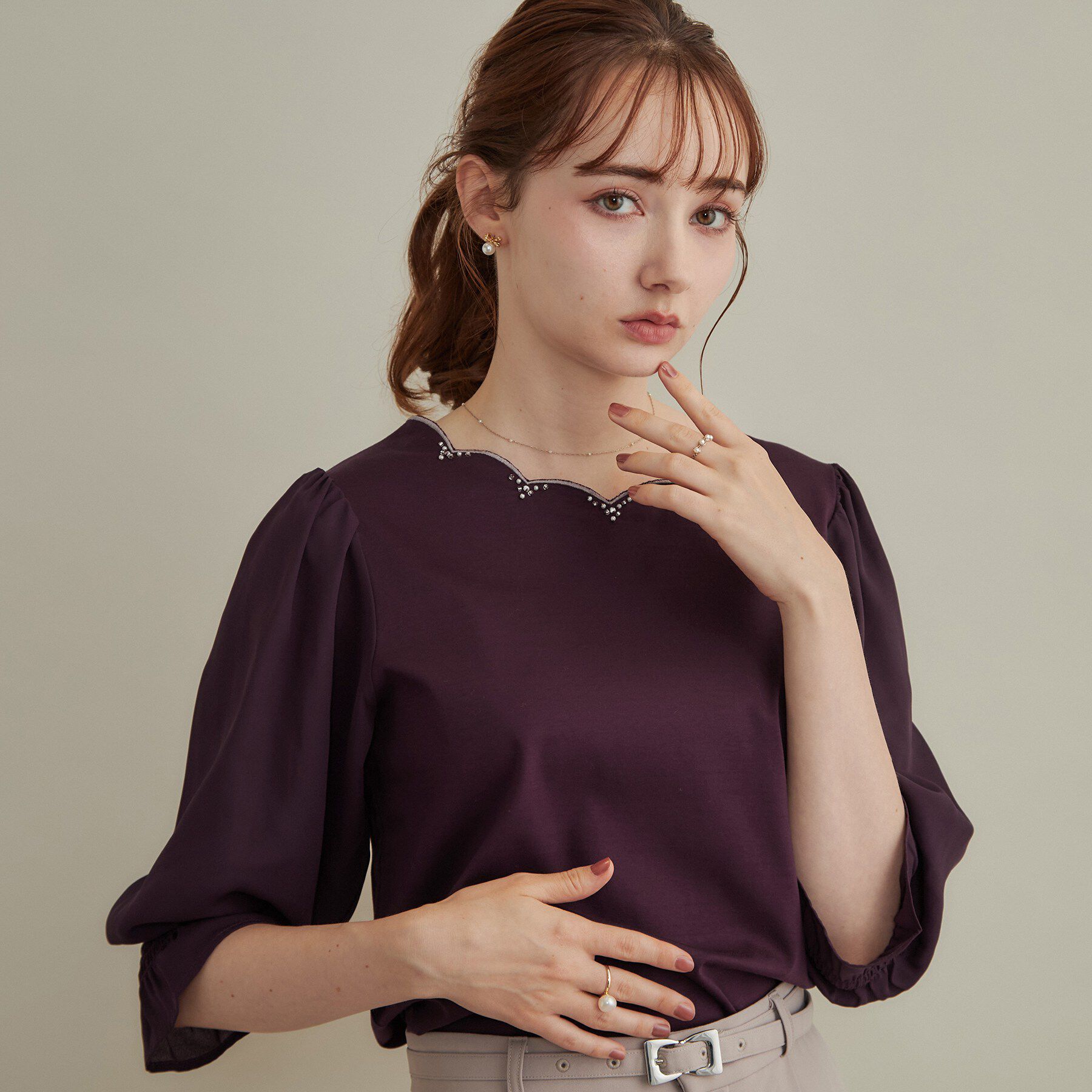 Couture broach「【顔まわり華やぐ・接触冷感・UVカット】スカラ刺繍トップス」|Tシャツ・カットソー|