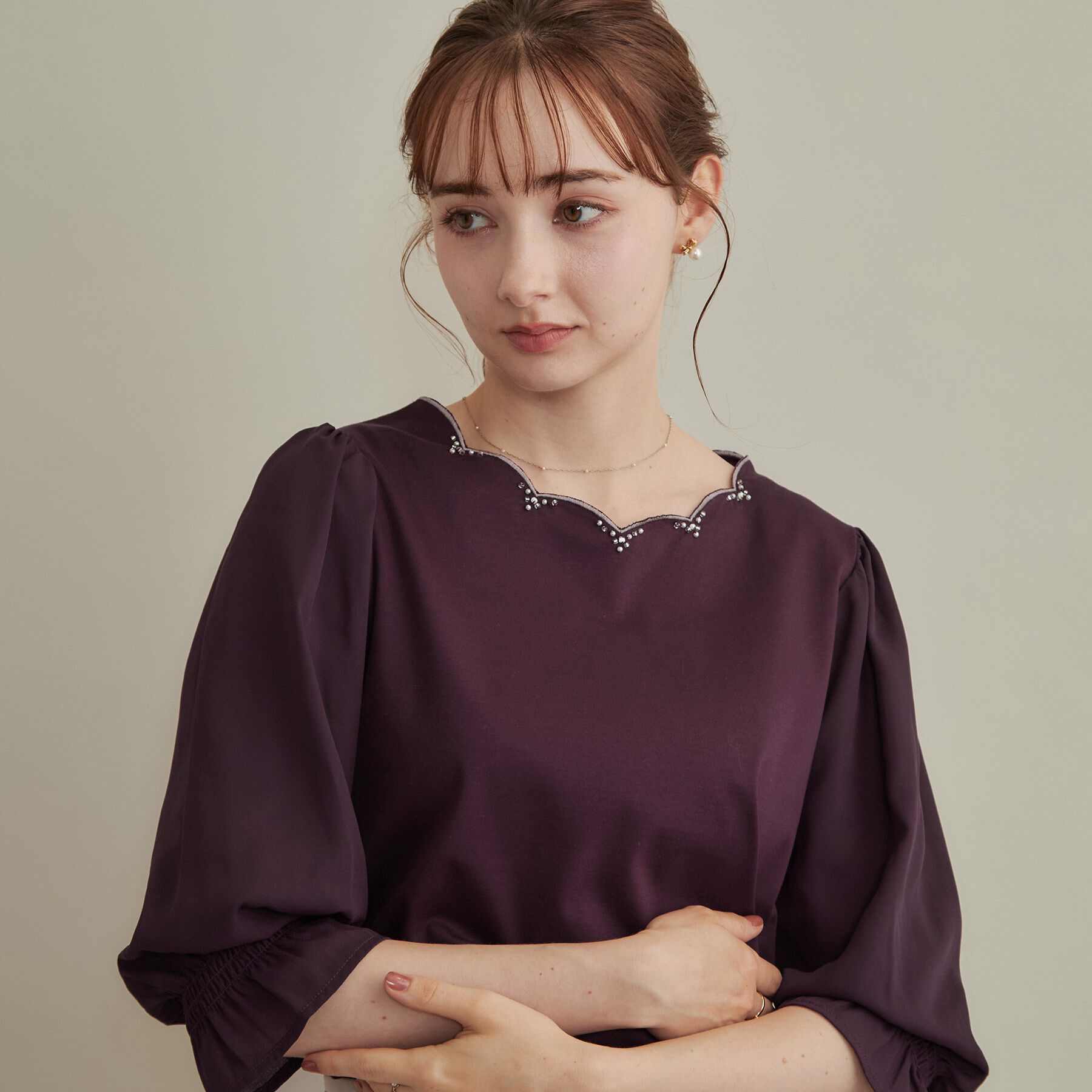 Couture broach「【顔まわり華やぐ・接触冷感・UVカット】スカラ刺繍トップス」|Tシャツ・カットソー|
