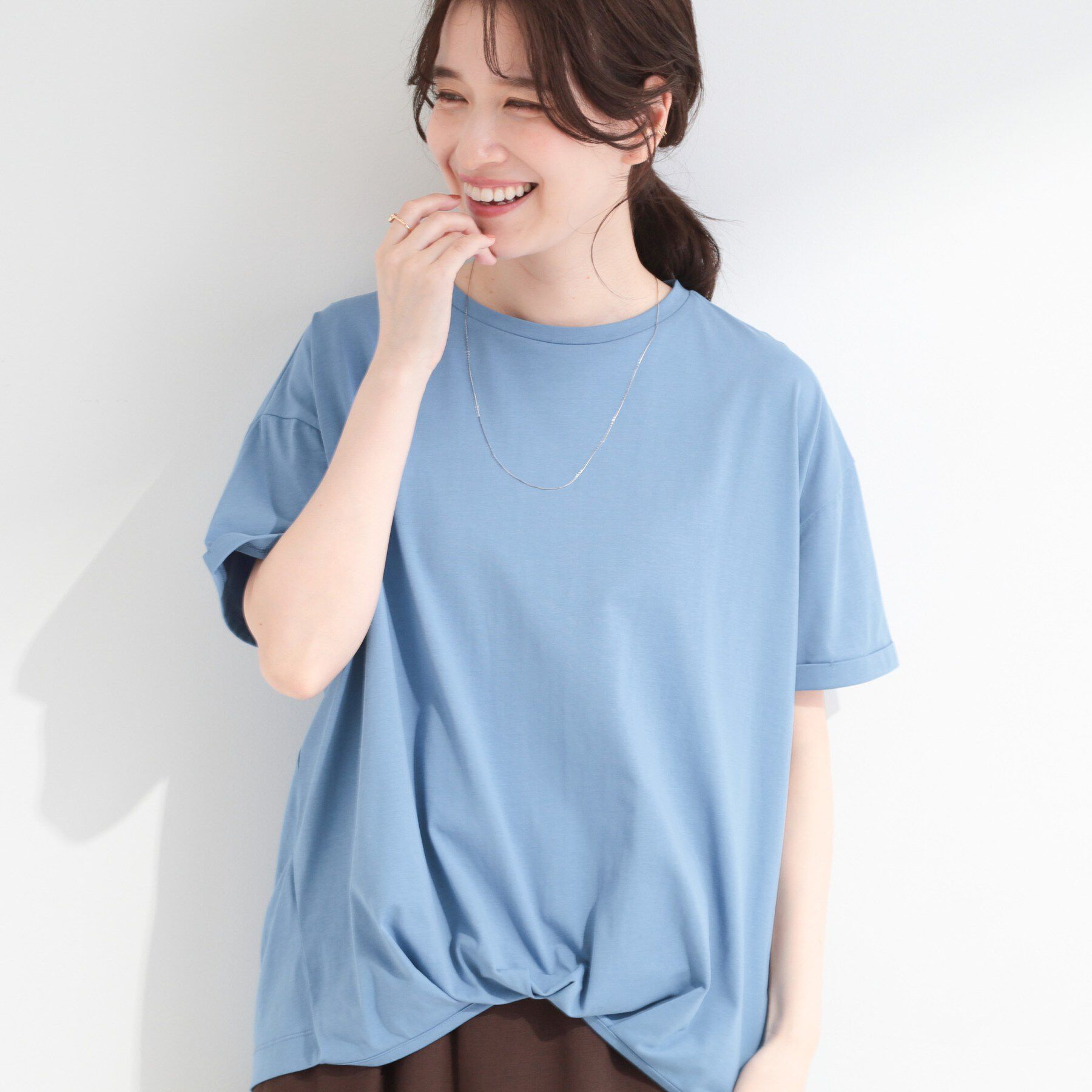 SHOO･LA･RUE「【ひんやり/体型カバー/S-LL】インせず決まる フロントタックデザインTシャツ」|Tシャツ・カットソー|ブルー(092)