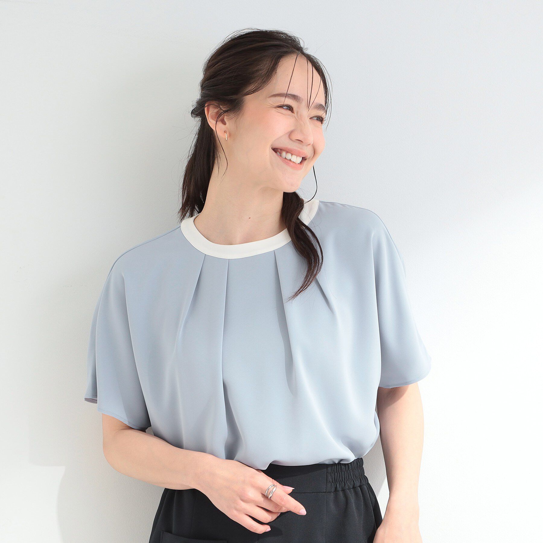 SHOO･LA･RUE「【ひんやり/UV/通勤】洗濯後しわになりにくい 上品配色ブラウス」|シャツ・ブラウス|