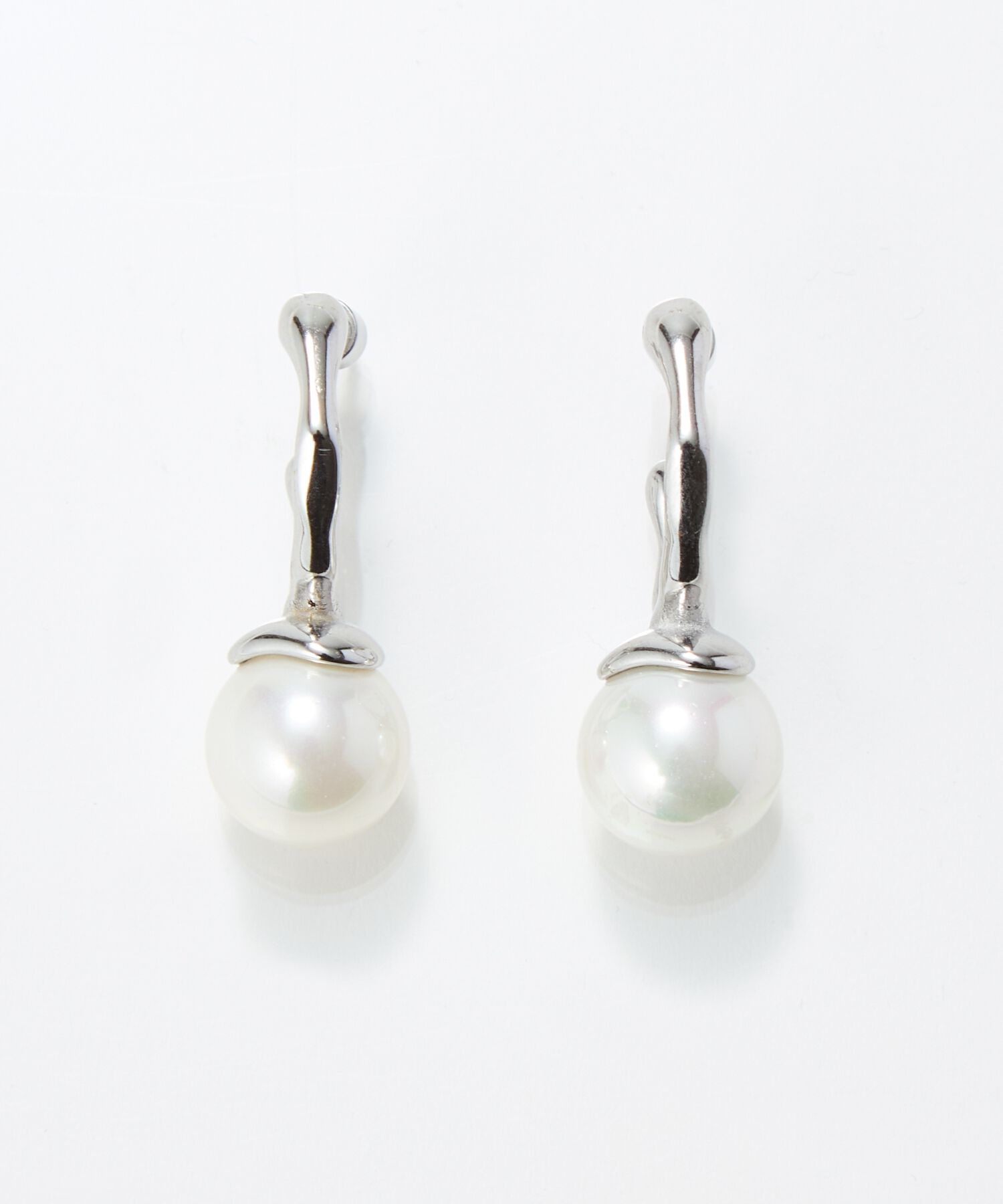 Phoebe「≪雑誌掲載≫【金属アレルギー対応】リップルパールフープピアス　シルバー/ステンレス」|ピアス|