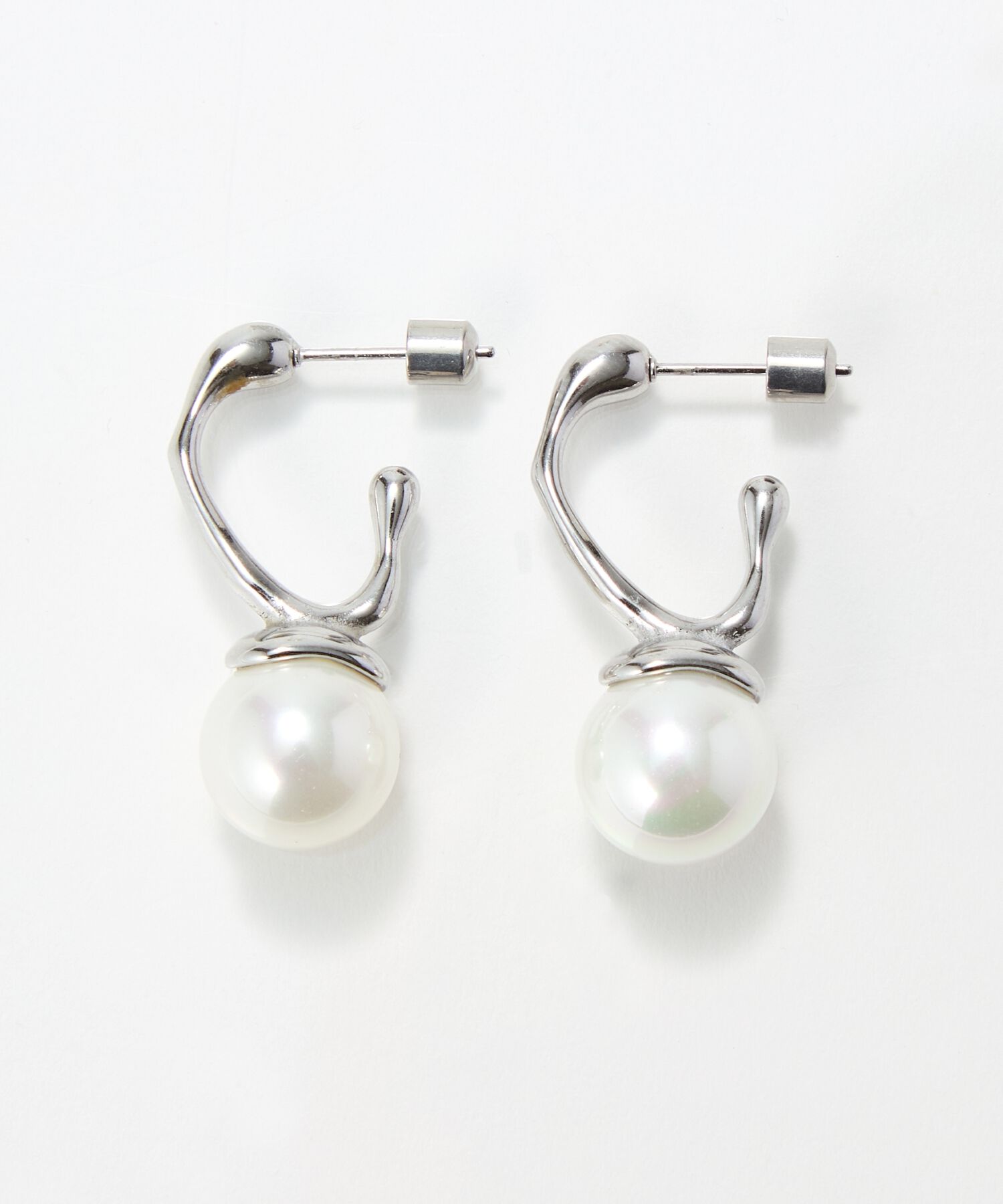 Phoebe「≪雑誌掲載≫【金属アレルギー対応】リップルパールフープピアス　シルバー/ステンレス」|ピアス|