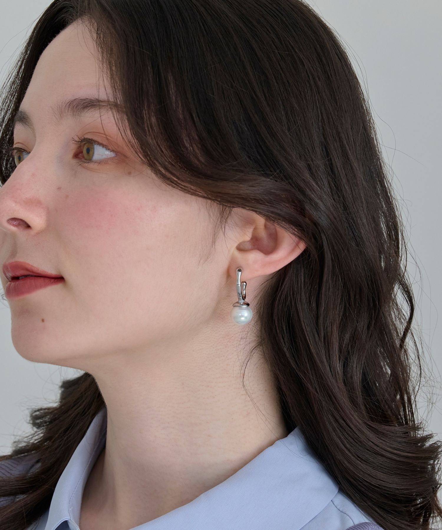 Phoebe「≪雑誌掲載≫【金属アレルギー対応】リップルパールフープピアス　シルバー/ステンレス」|ピアス|