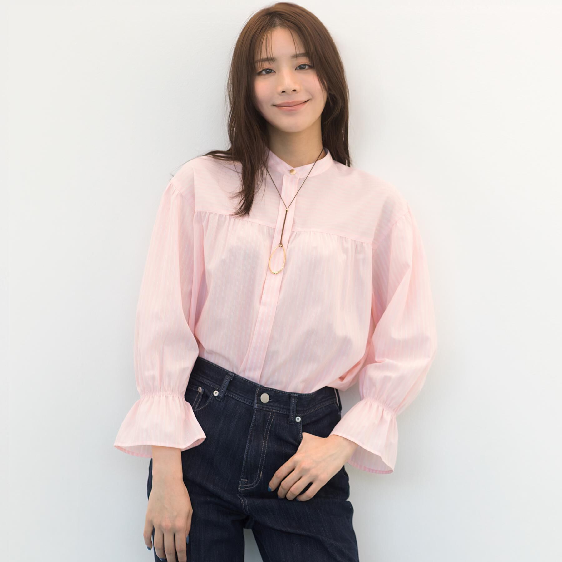 grove「【貴島明日香さん着用／イージーケア／接触冷感】麻混スタンドギャザーシャツ」|シャツ・ブラウス|