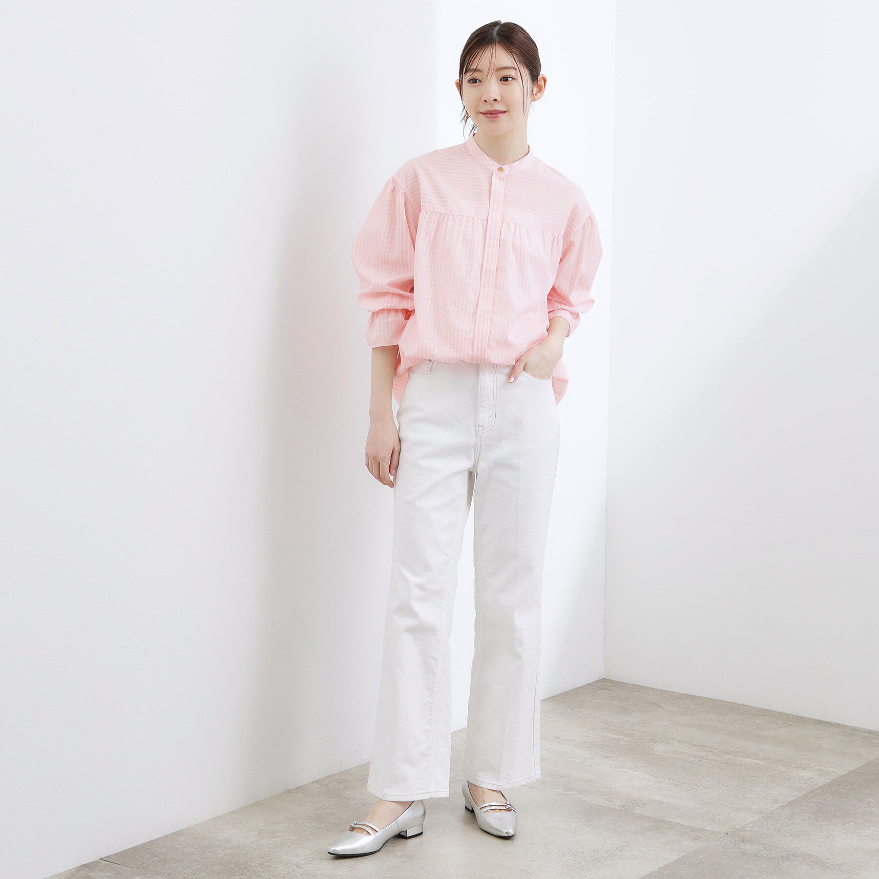 grove「【貴島明日香さん着用／イージーケア／接触冷感】麻混スタンドギャザーシャツ」|シャツ・ブラウス|