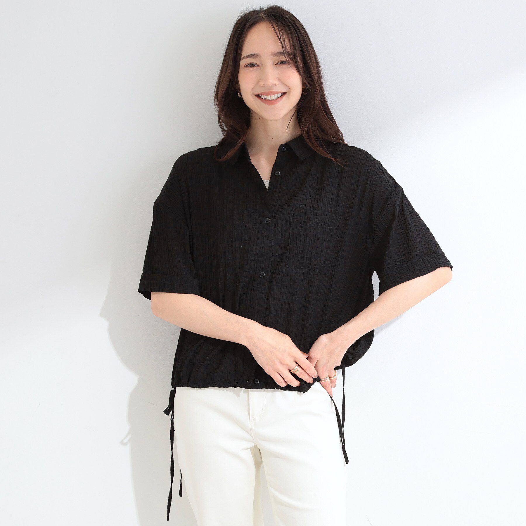 SHOO･LA･RUE「【S-LL/洗濯機可/体型カバー】さらさら シャーリングシフォン 裾ドロストシャツ」|シャツ・ブラウス|