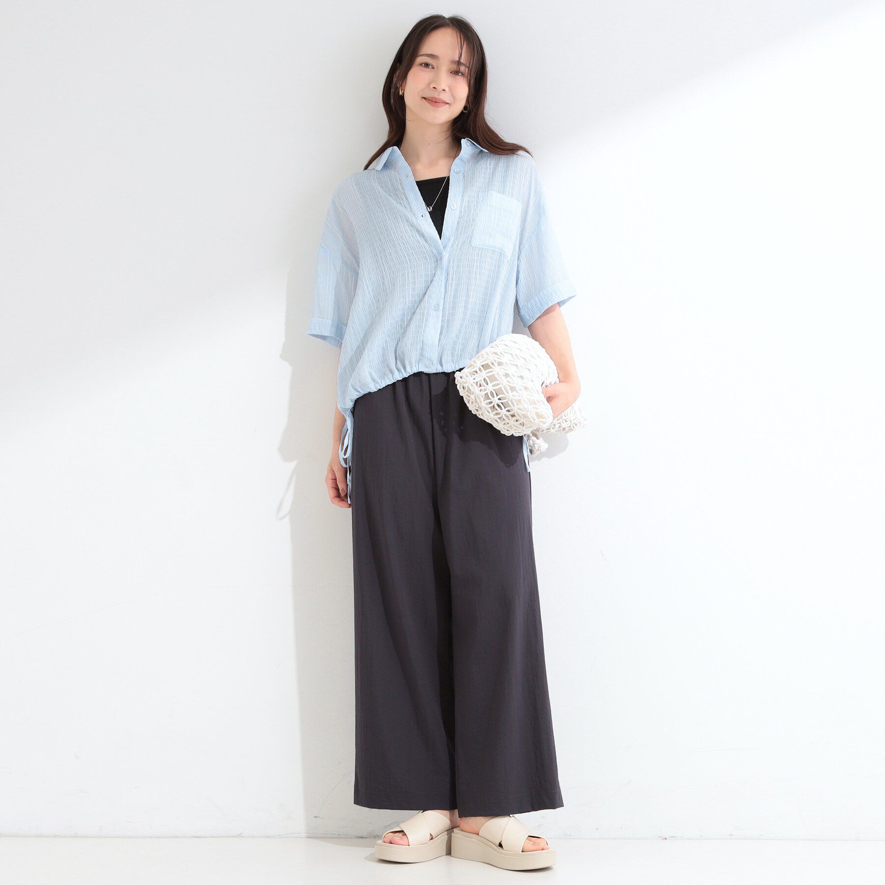 SHOO･LA･RUE「【S-LL/洗濯機可/体型カバー】さらさら シャーリングシフォン 裾ドロストシャツ」|シャツ・ブラウス|