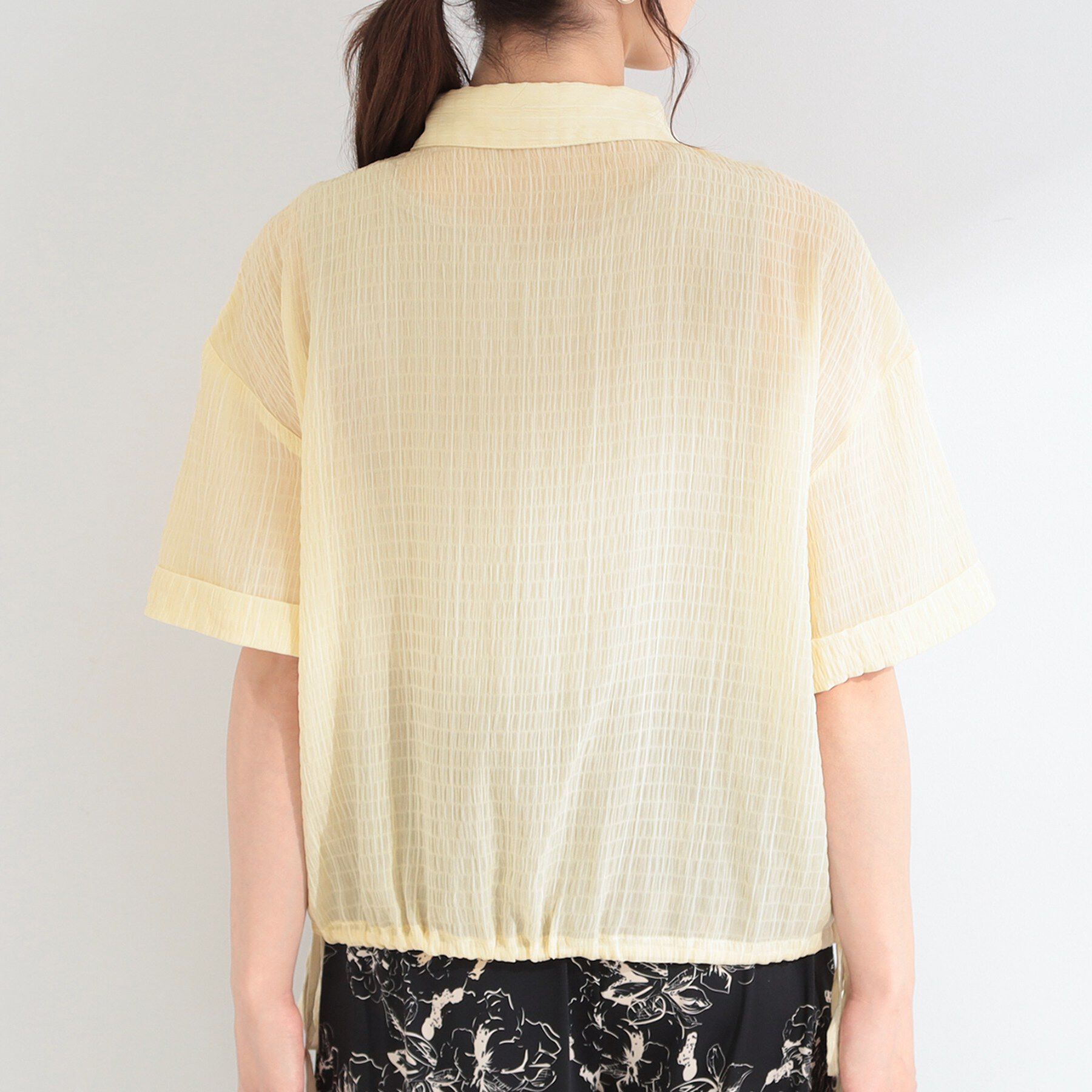 SHOO･LA･RUE「【S-LL/洗濯機可/体型カバー】さらさら シャーリングシフォン 裾ドロストシャツ」|シャツ・ブラウス|