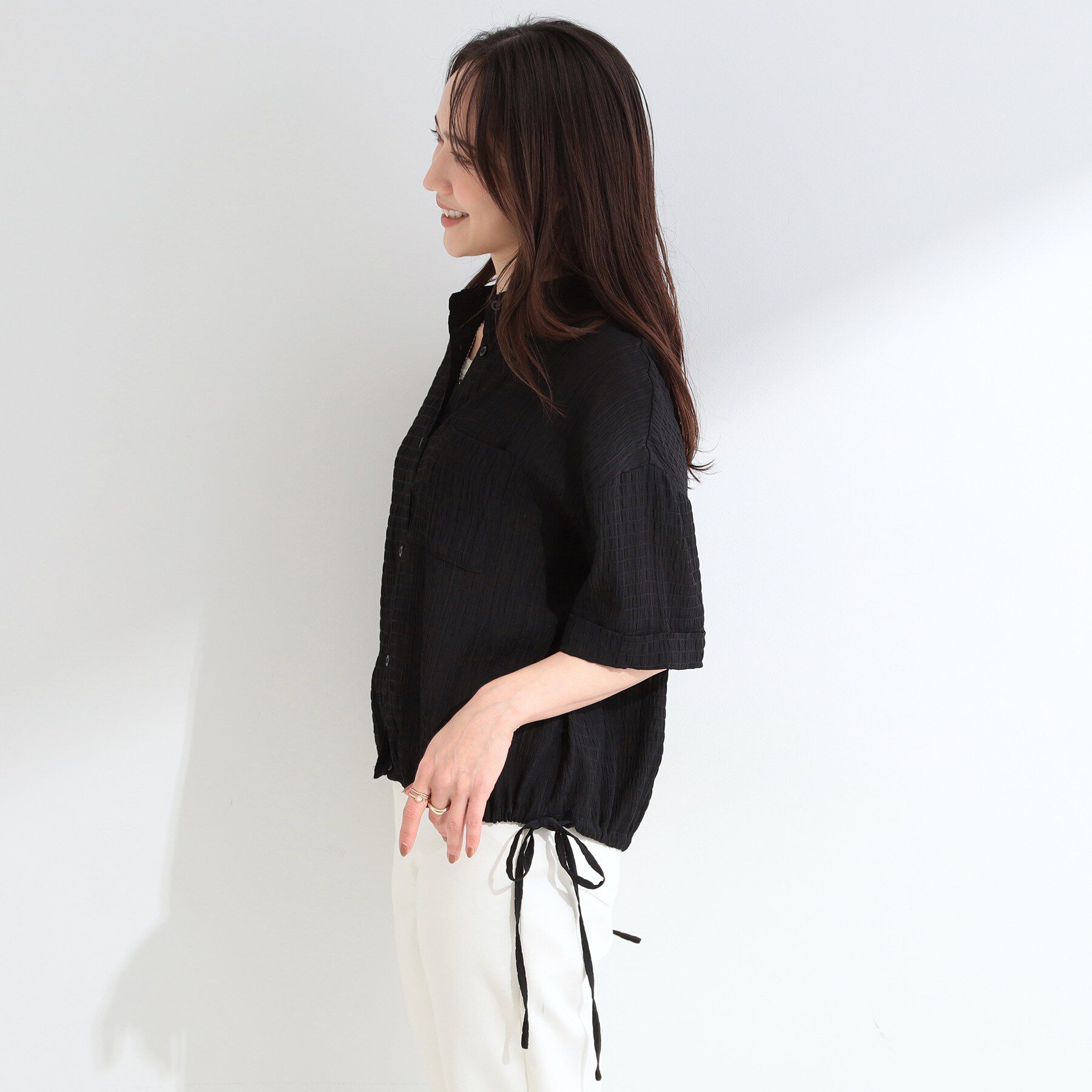 SHOO･LA･RUE「【S-LL/洗濯機可/体型カバー】さらさら シャーリングシフォン 裾ドロストシャツ」|シャツ・ブラウス|