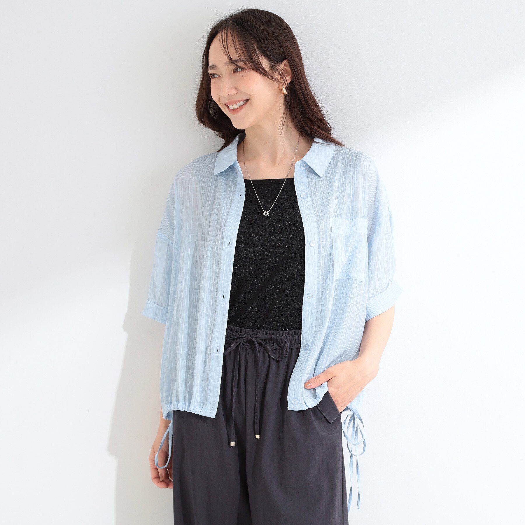 SHOO･LA･RUE「【S-LL/洗濯機可/体型カバー】さらさら シャーリングシフォン 裾ドロストシャツ」|シャツ・ブラウス|