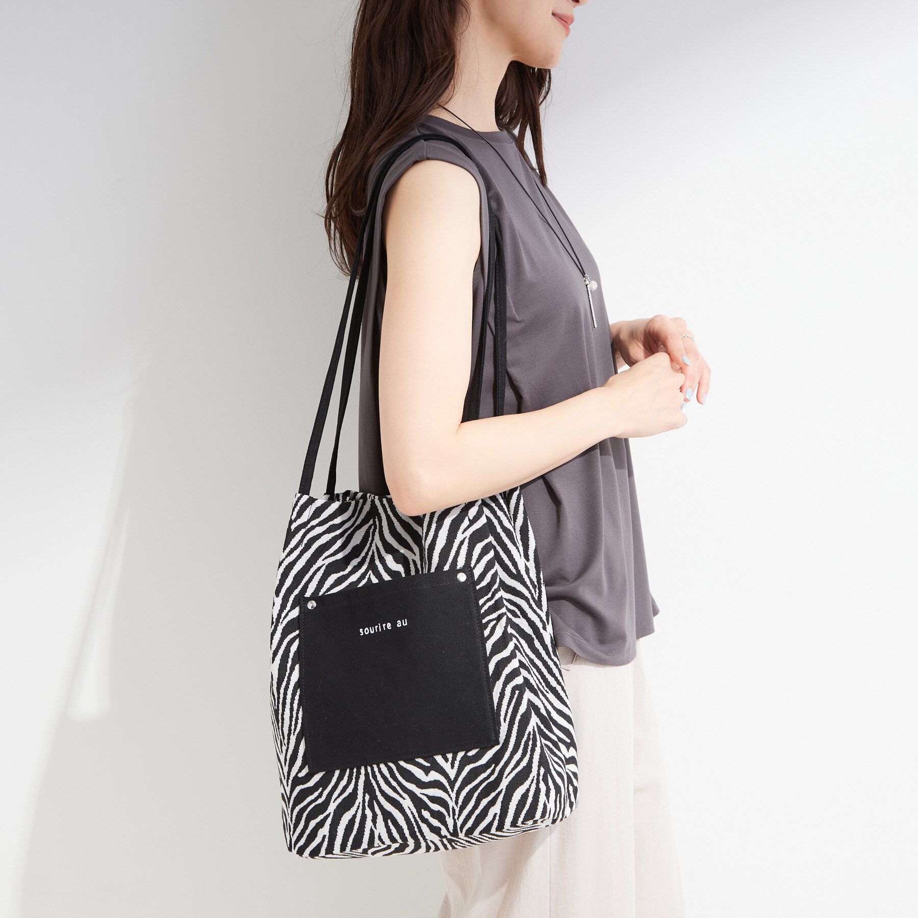 SHOO･LA･RUE「【柄が選べる】肩掛けしやすい キャンバストートバッグ」|トートバッグ|
