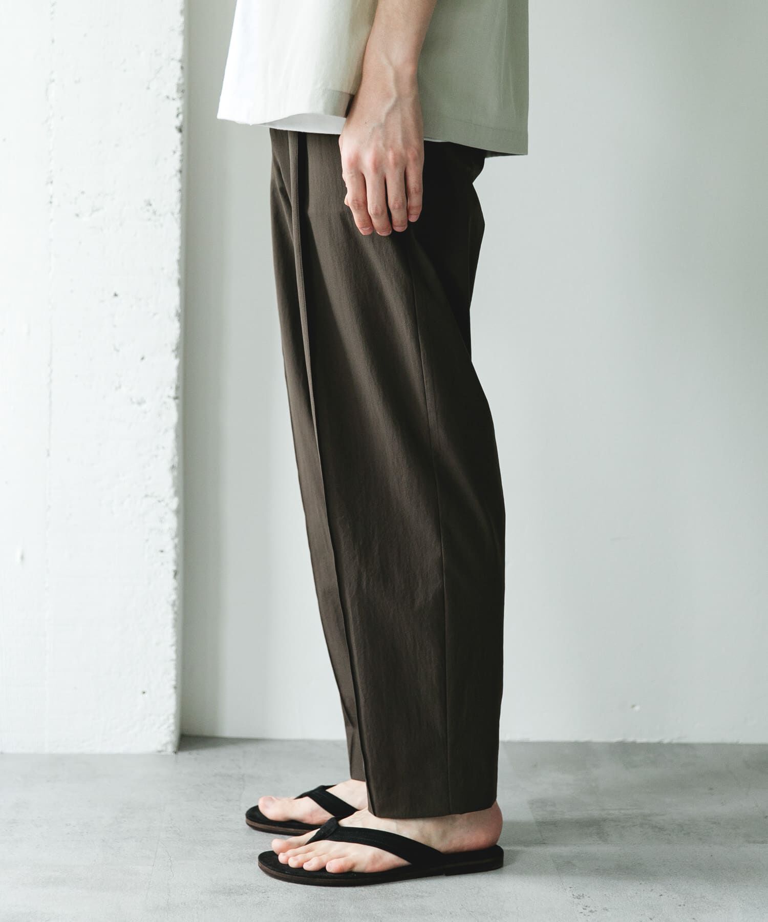 URBAN RESEARCH DOORS「ステッチクリース テーパードトラウザー」|その他|