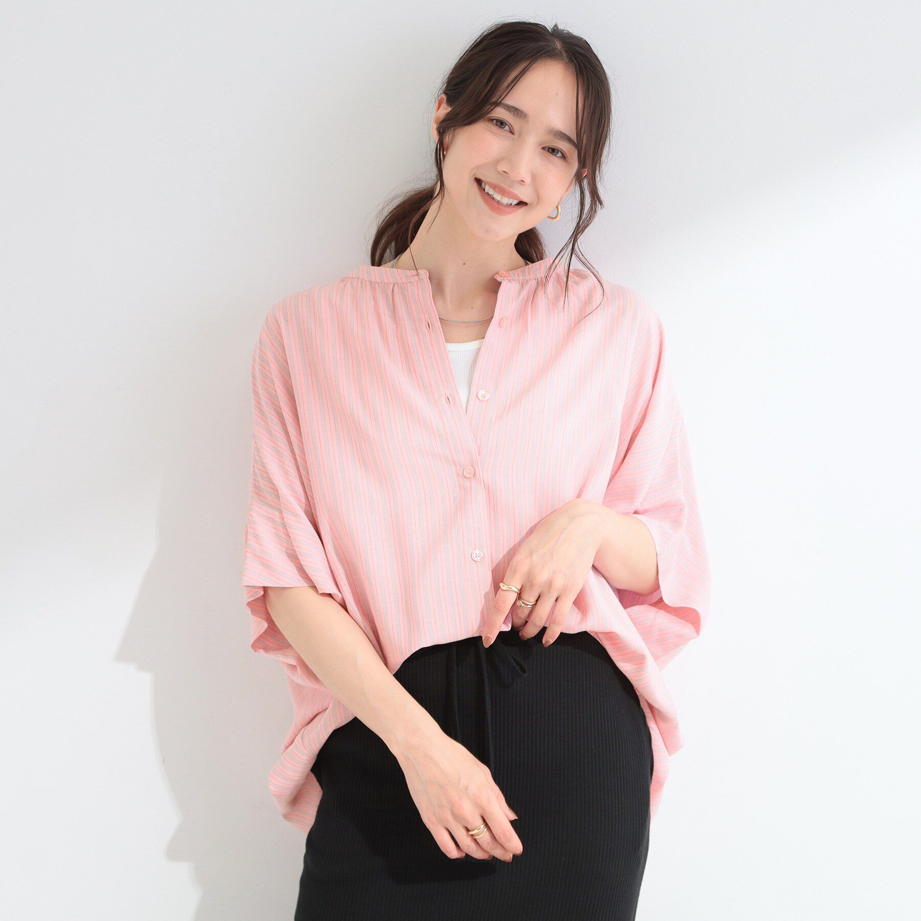 SHOO･LA･RUE「【ひんやり/洗濯機可/体型カバー】二の腕隠れる ゆるっとドルマンバンドカラーシャツ」|シャツ・ブラウス|