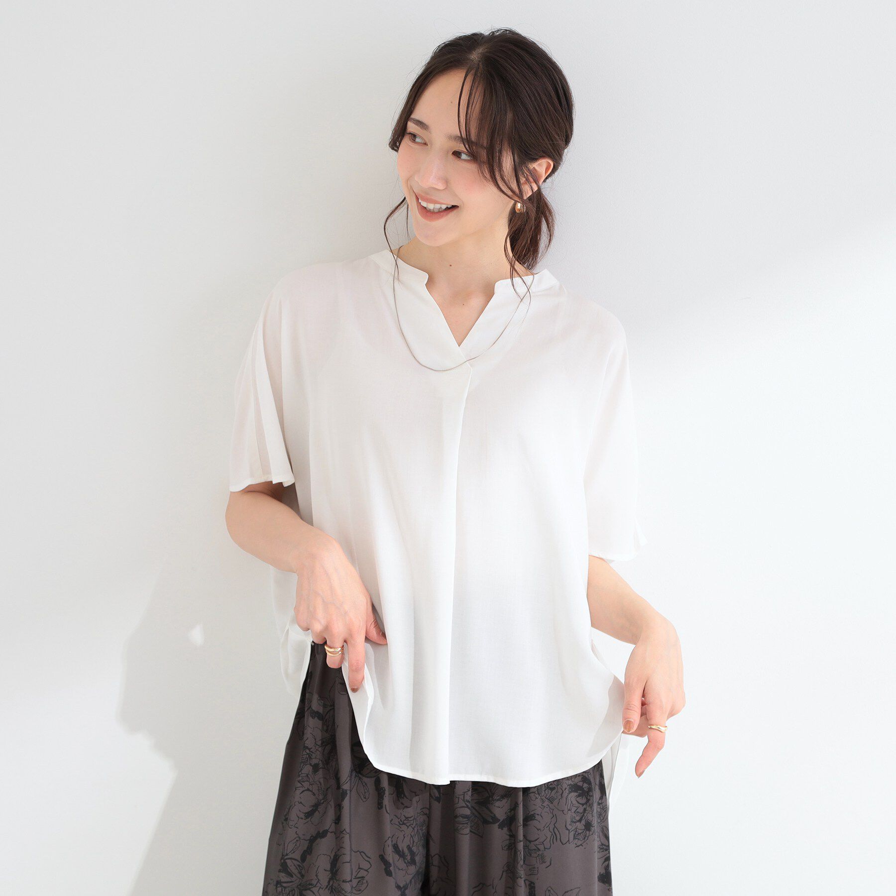 SHOO･LA･RUE「【洗濯機可/体型カバー】とろみタックスキッパーブラウス」|シャツ・ブラウス|