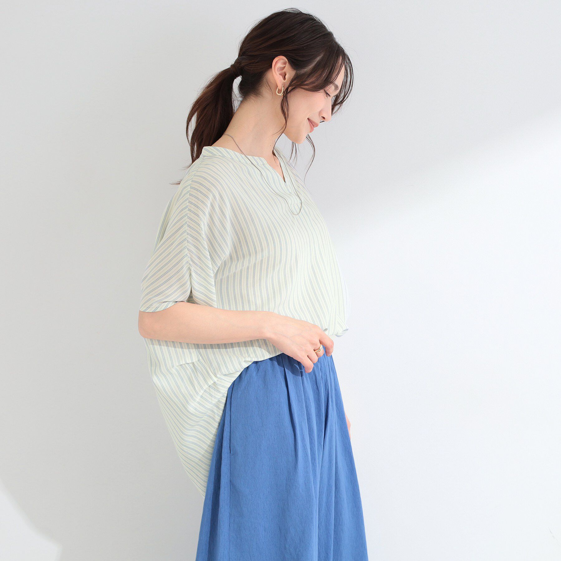 SHOO･LA･RUE「【洗濯機可/体型カバー】とろみタックスキッパーブラウス」|シャツ・ブラウス|