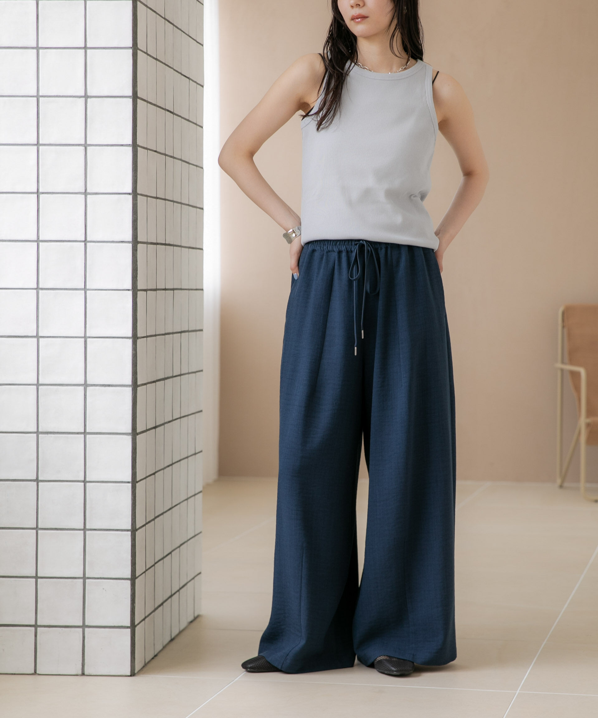 NANO universe「WEB限定/多機能素材 ギャザータックイージーパンツ(セットアップ可)」|チノ|ネイビー