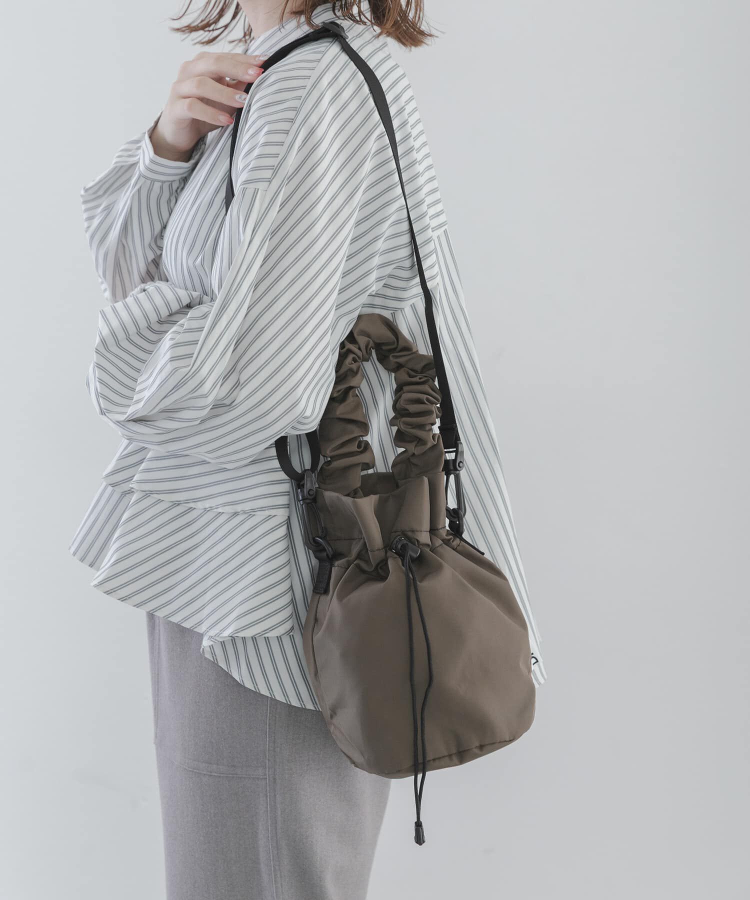 Sonny Label 「DRIFTER　GATHER HANDLE POUCH」|ショルダー・メッセンジャー|モカ