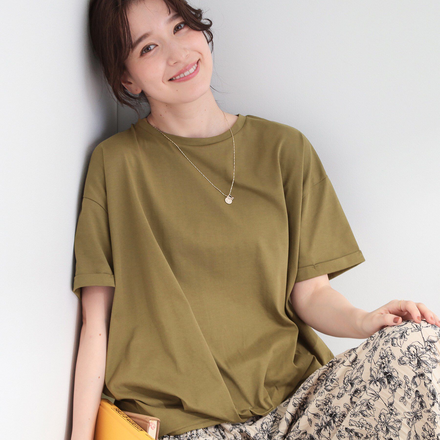 SHOO･LA･RUE「【ひんやり/体型カバー/S-LL】インせず決まる フロントタックデザインTシャツ」|Tシャツ・カットソー|カーキ(027)
