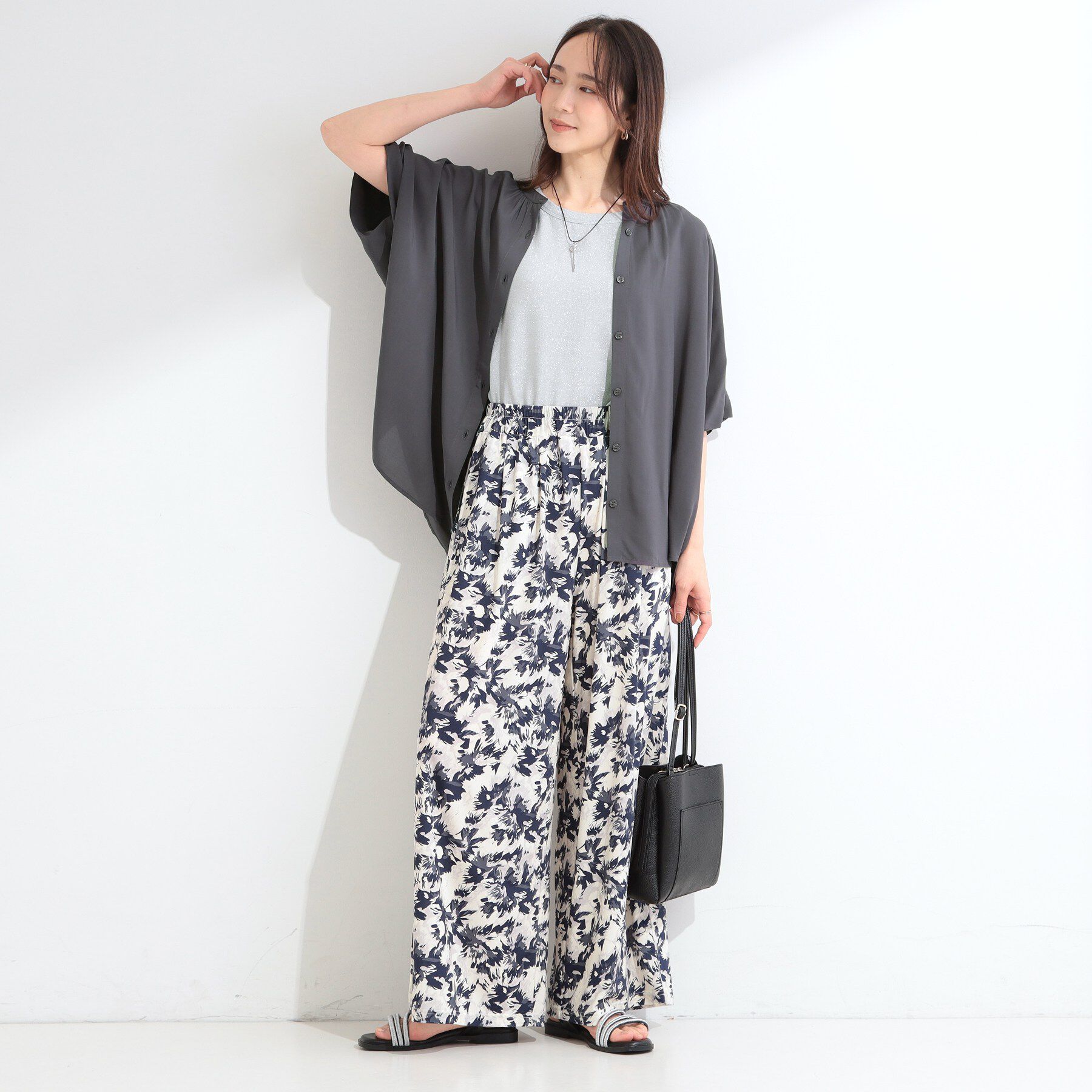 SHOO･LA･RUE「【ひんやり/洗濯機可/体型カバー】二の腕隠れる ゆるっとドルマンバンドカラーシャツ」|シャツ・ブラウス|