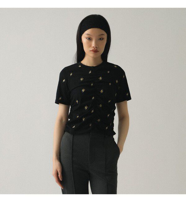 Ray BEAMS 「フラワー 刺繍 シャーリング Tシャツ / 26SS 花柄 洗える コンパクトTシャツ」|Tシャツ・カットソー|BLACK