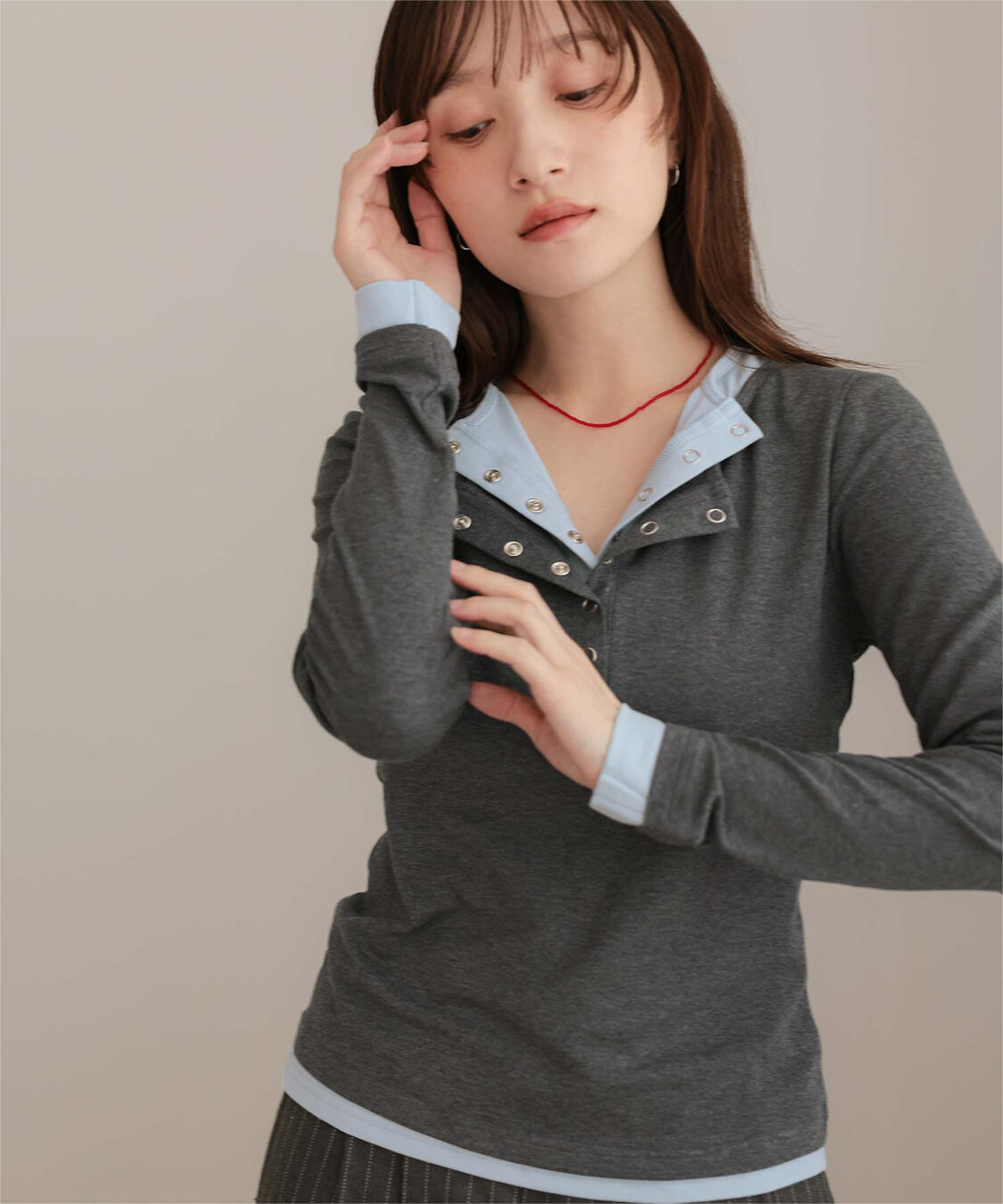 miette「レイヤード風ヘンリーネックトップス」|Tシャツ・カットソー|チャコール