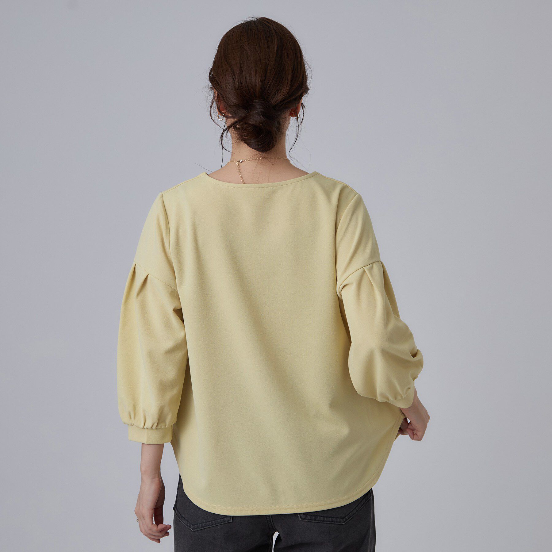 SHOO･LA･RUE「【着丈選べる/2点セット】大人のきれい見え ネックレス付き お袖タック8分袖トップス」|Tシャツ・カットソー|