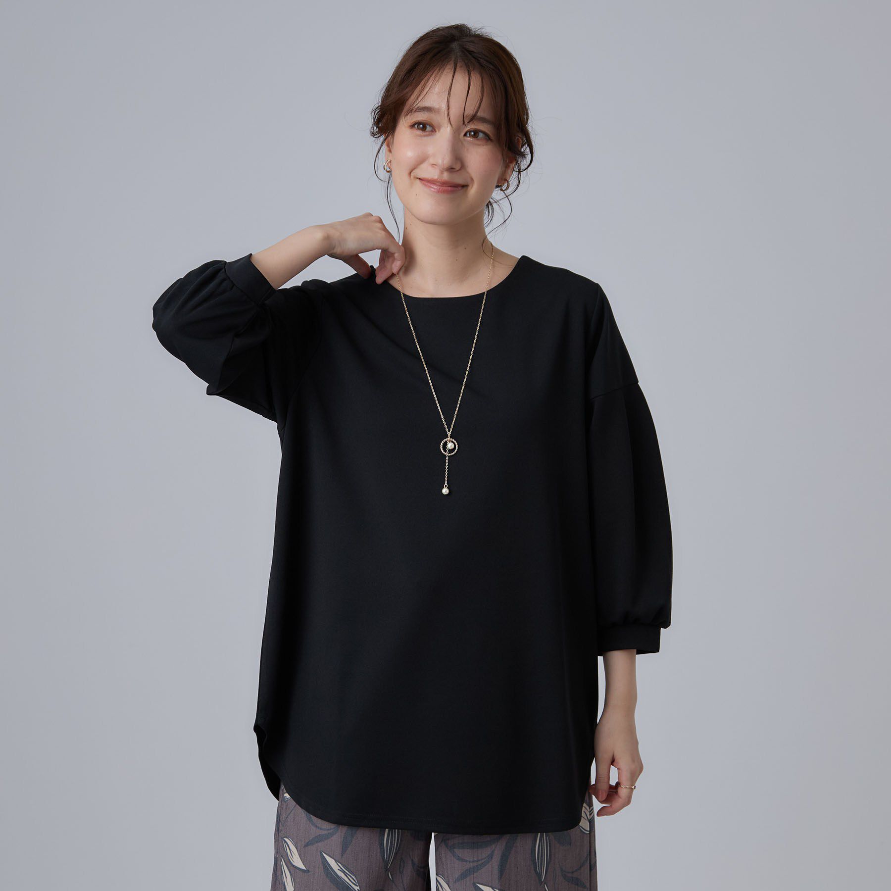 SHOO･LA･RUE「【着丈選べる/2点セット】大人のきれい見え ネックレス付き お袖タック8分袖トップス」|Tシャツ・カットソー|